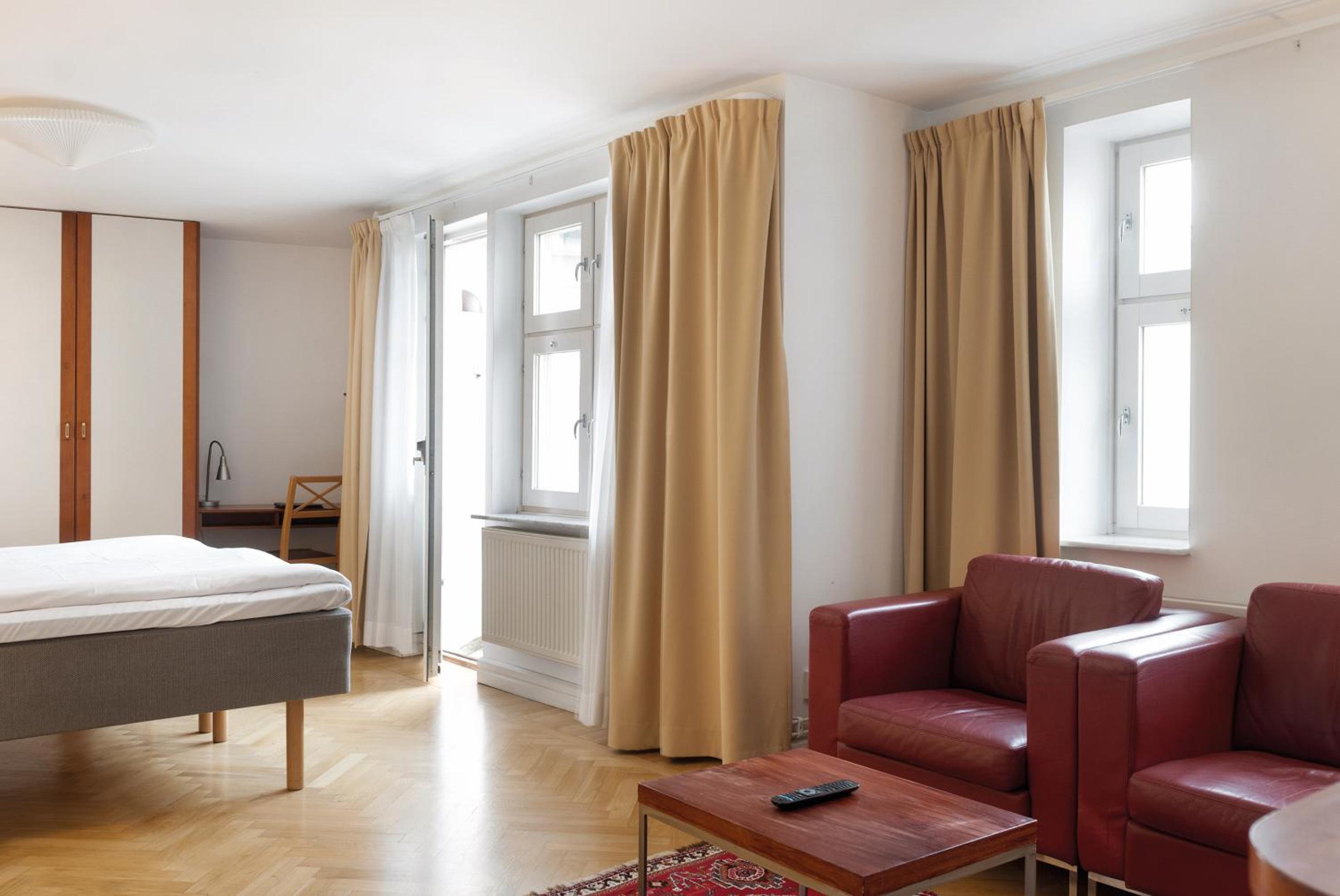 Deluxe Room - Photo 19
