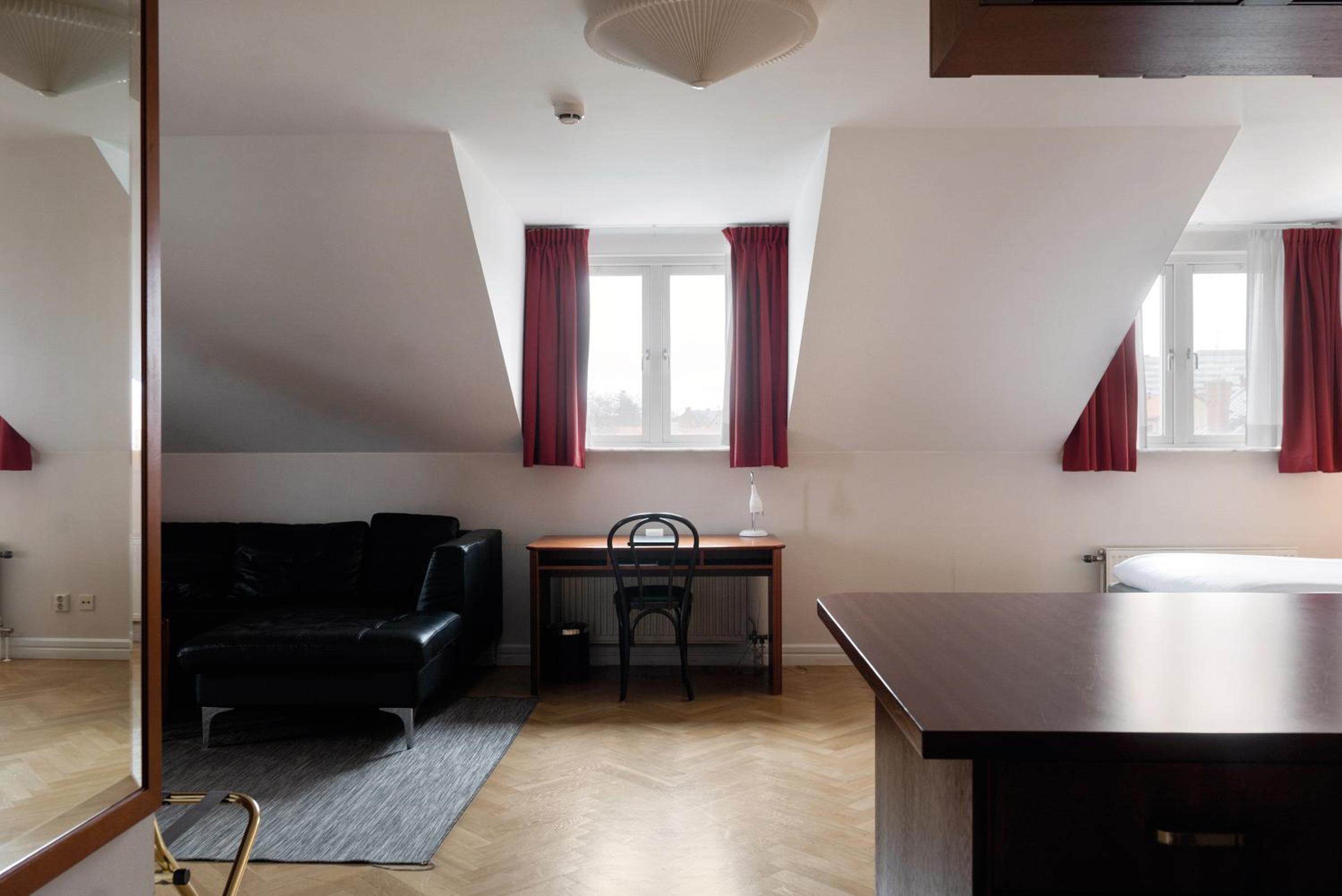 Deluxe Room - Photo 14