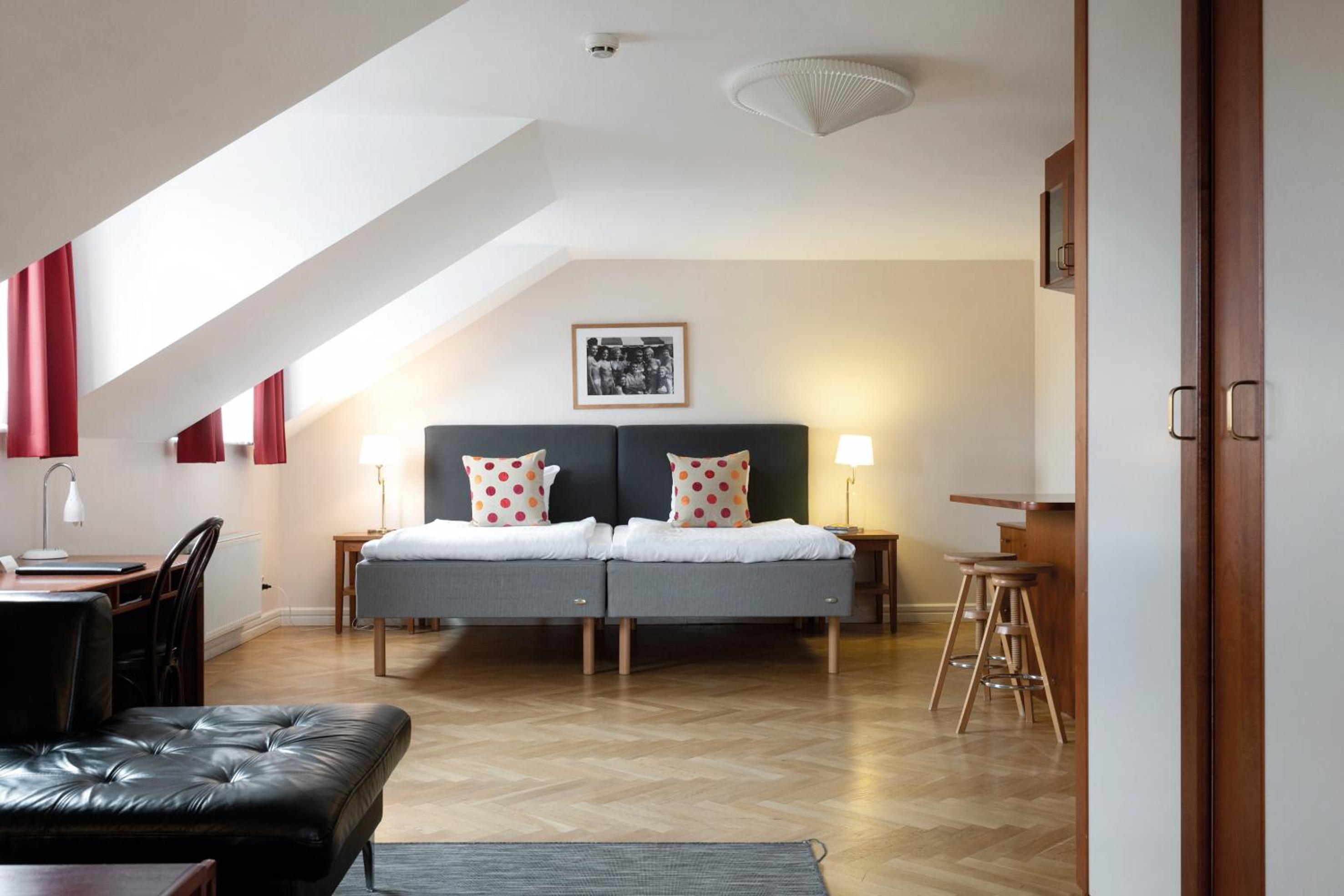 Deluxe Room - Photo 23