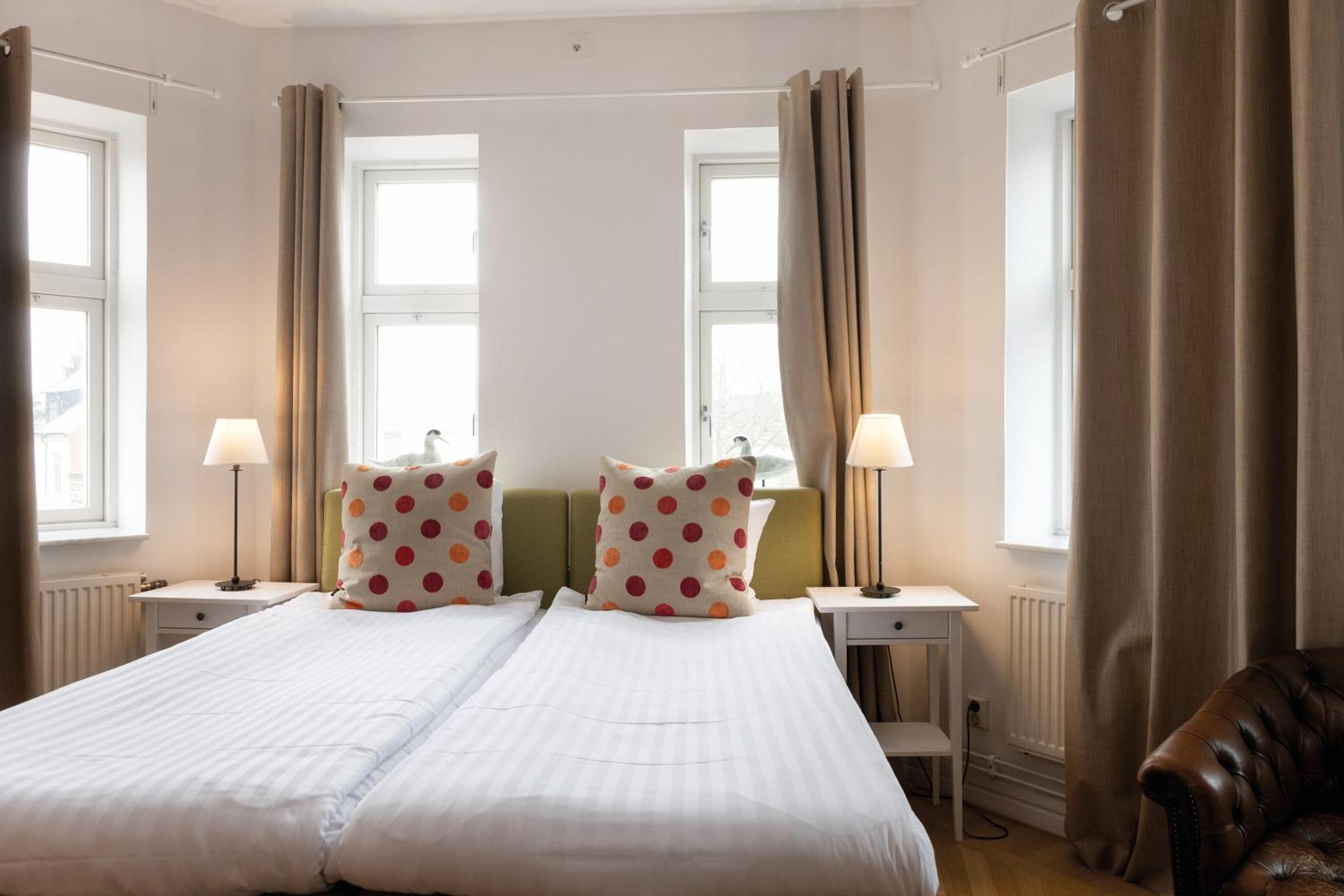 Deluxe Room - Photo 16