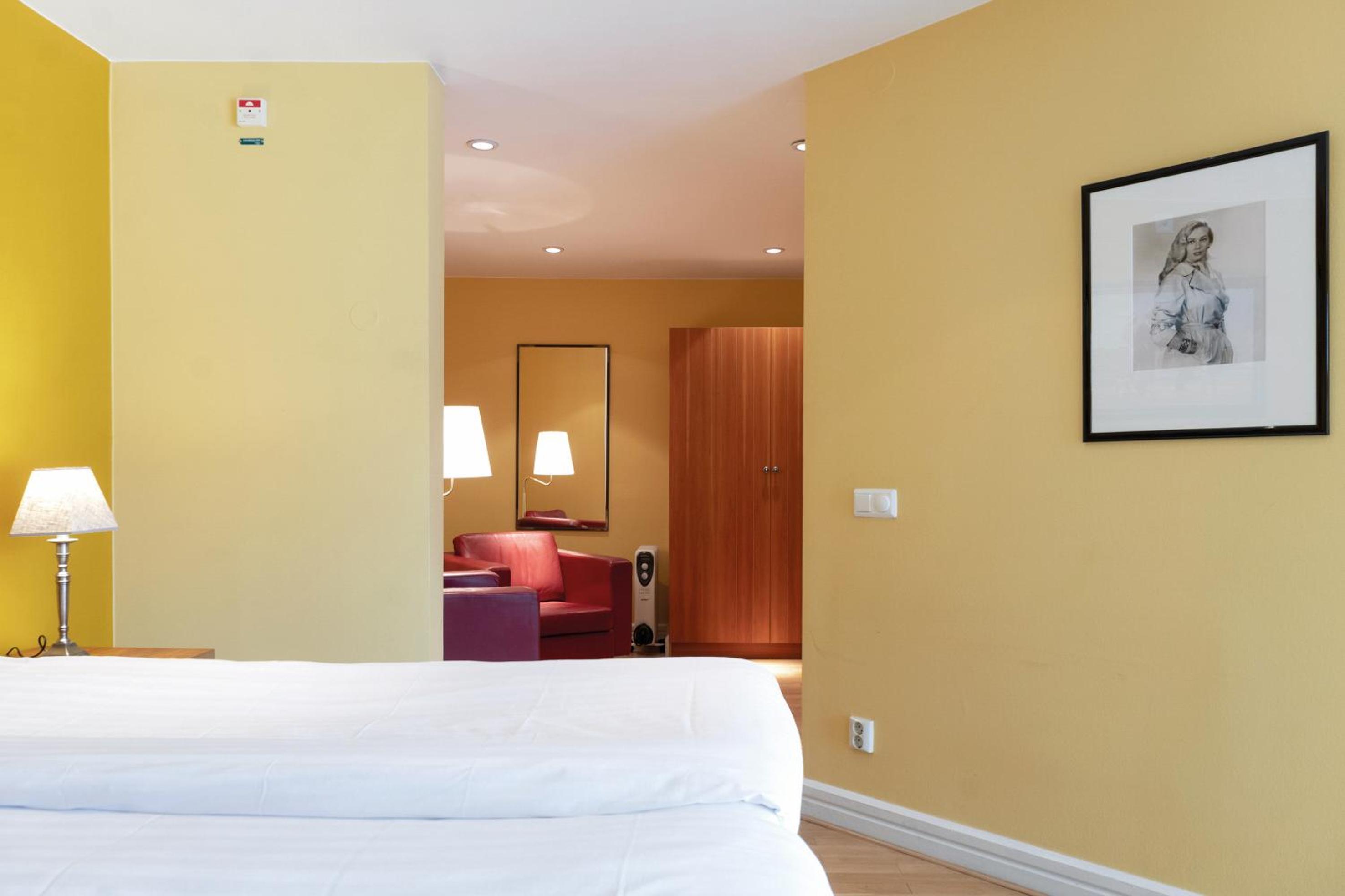 Deluxe Room - Photo 15