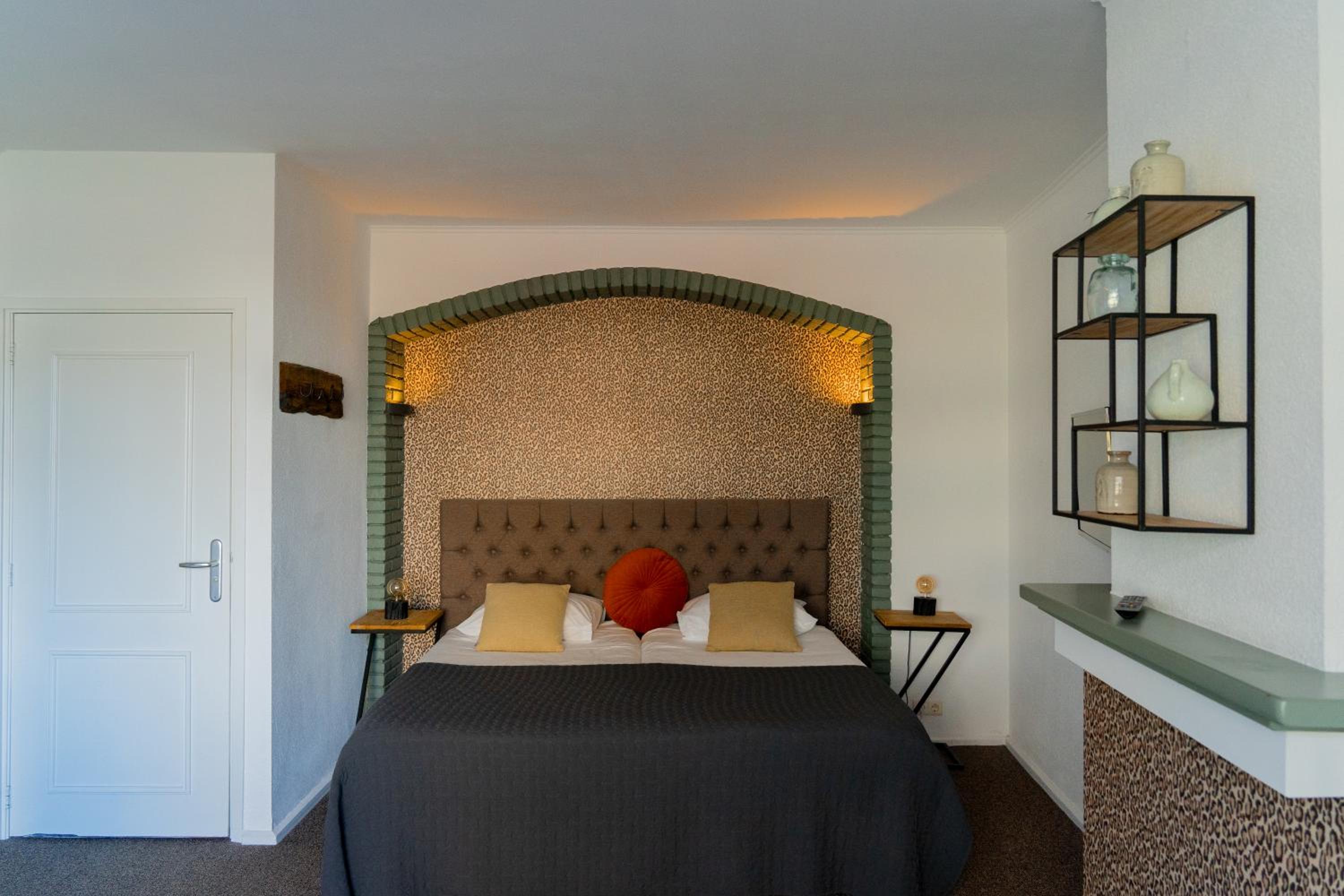 Deluxe Double Room - Photo 8