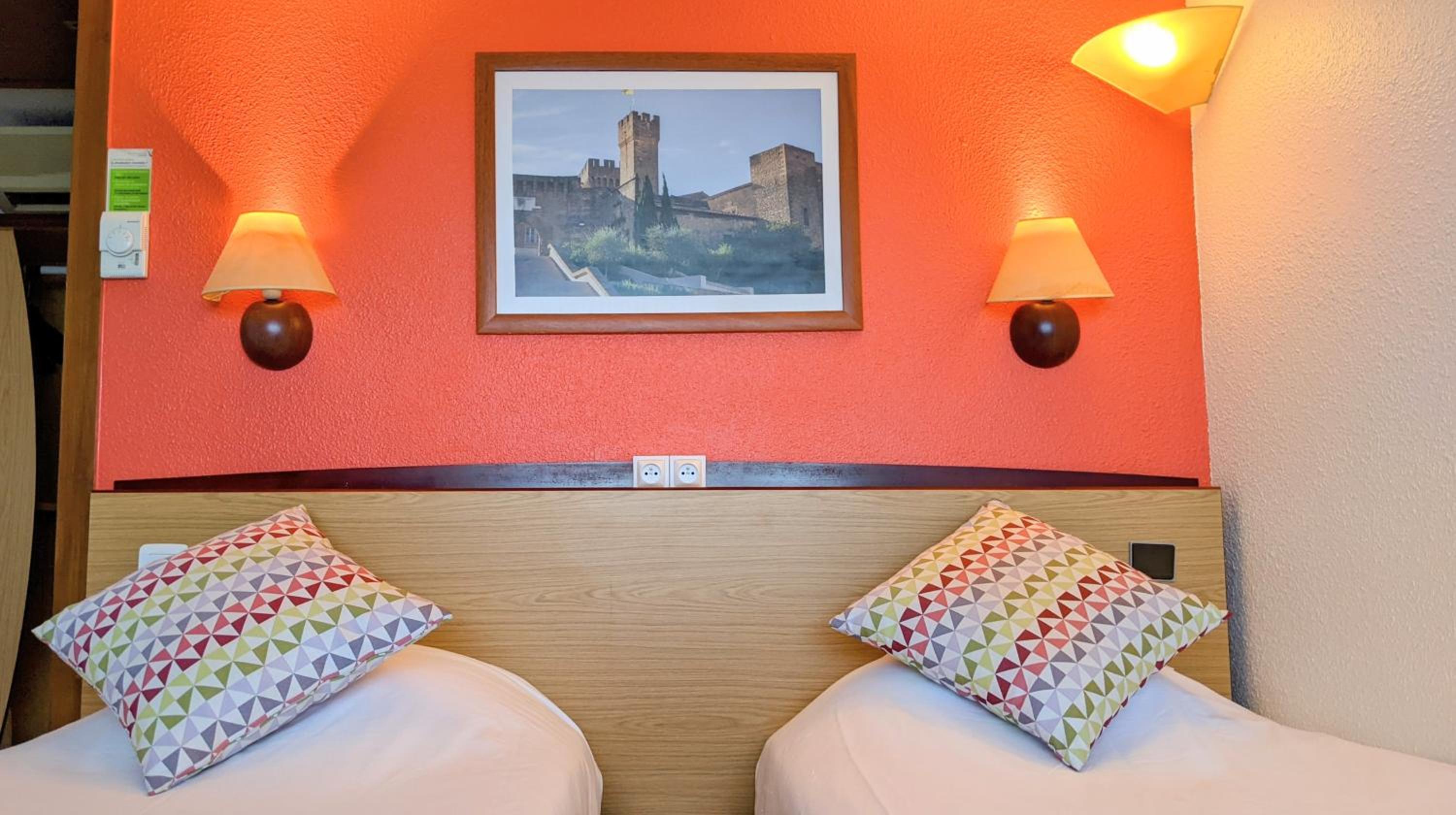Twin Room - Photo 1