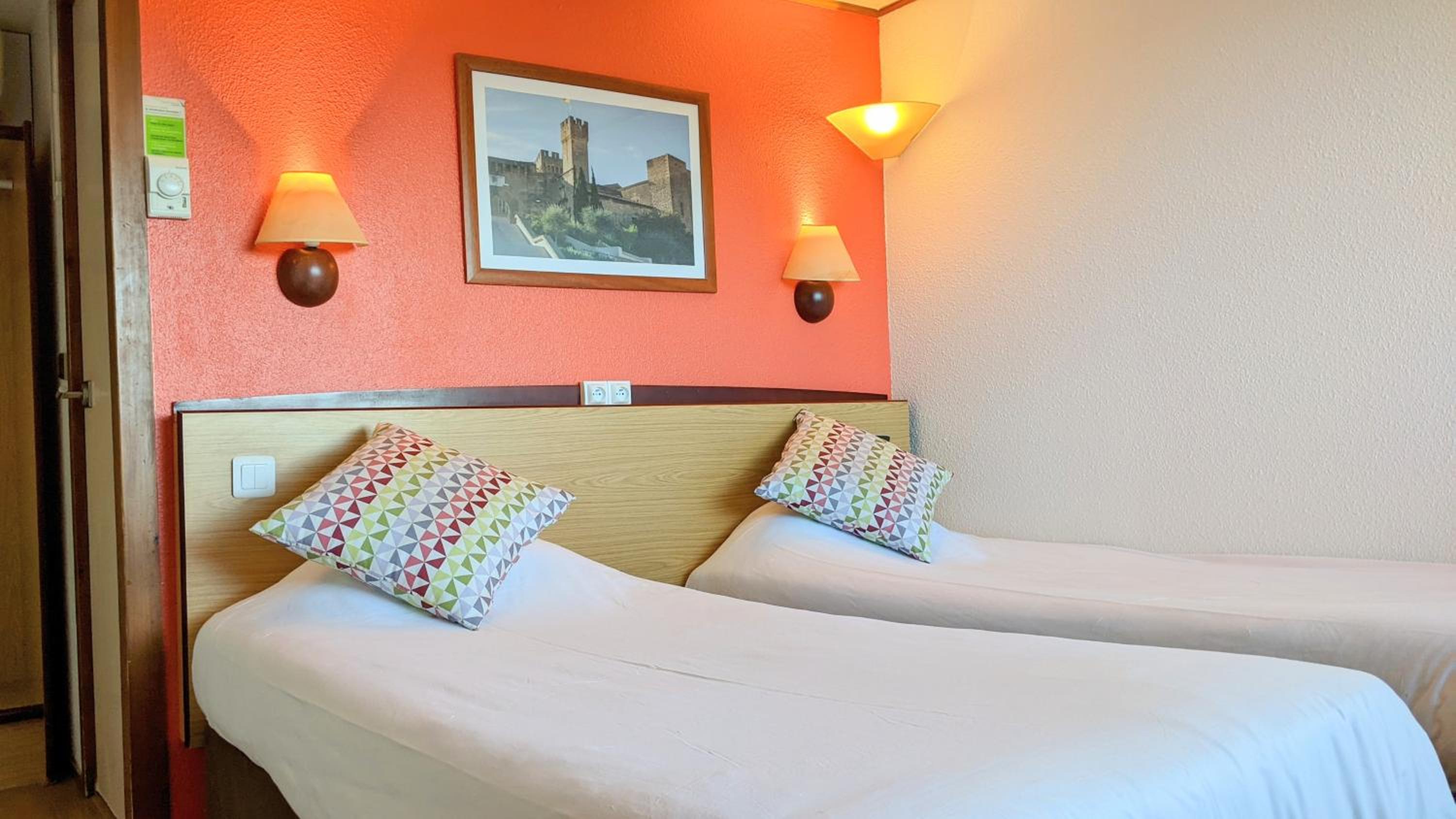 Twin Room - Photo 3