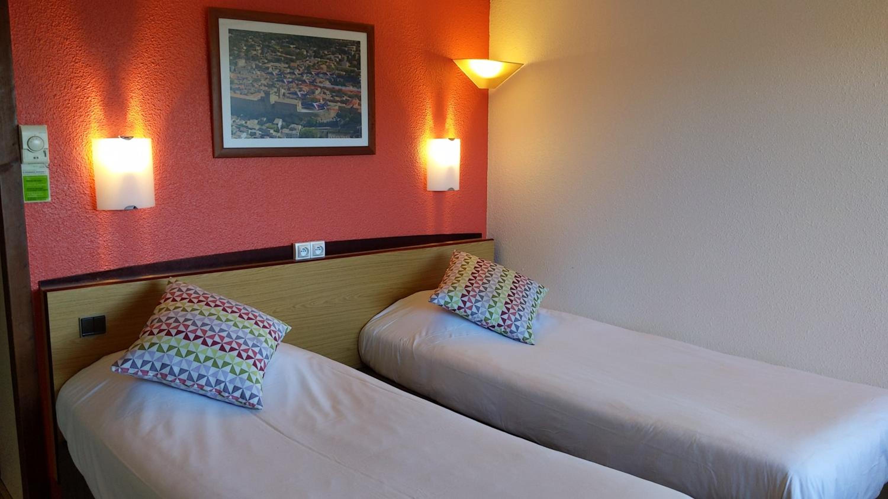 Twin Room - Photo 2