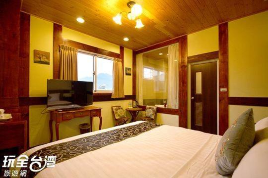Deluxe Double Room with Bath photo 2