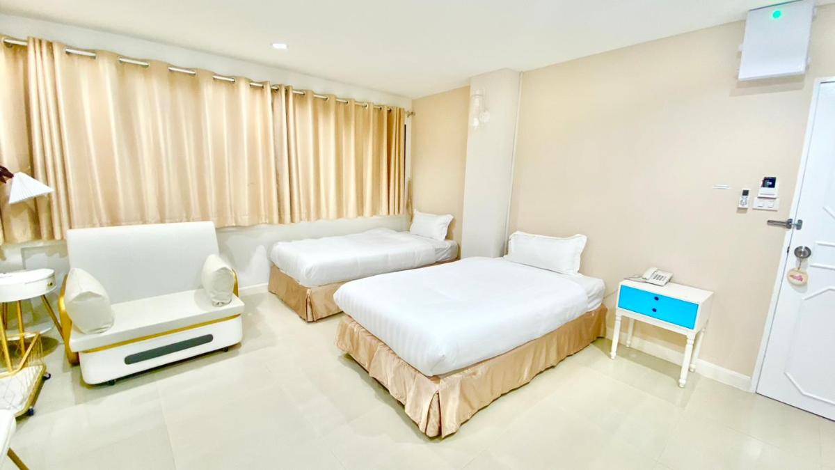 Deluxe Twin Room photo 2
