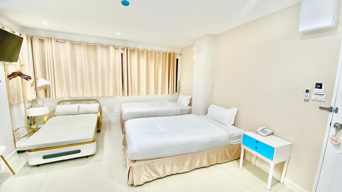 Deluxe Twin Room photo 3