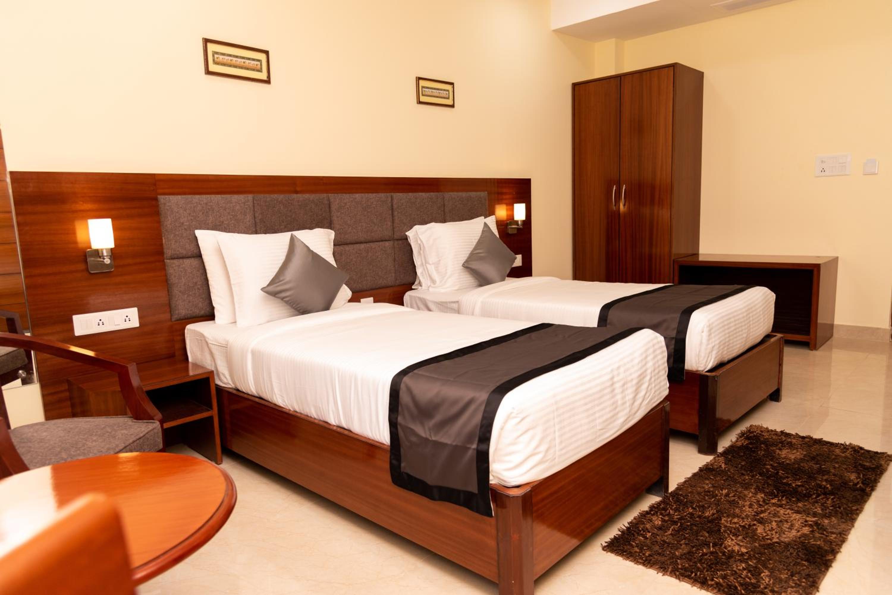 Standard Twin Room - Photo 1