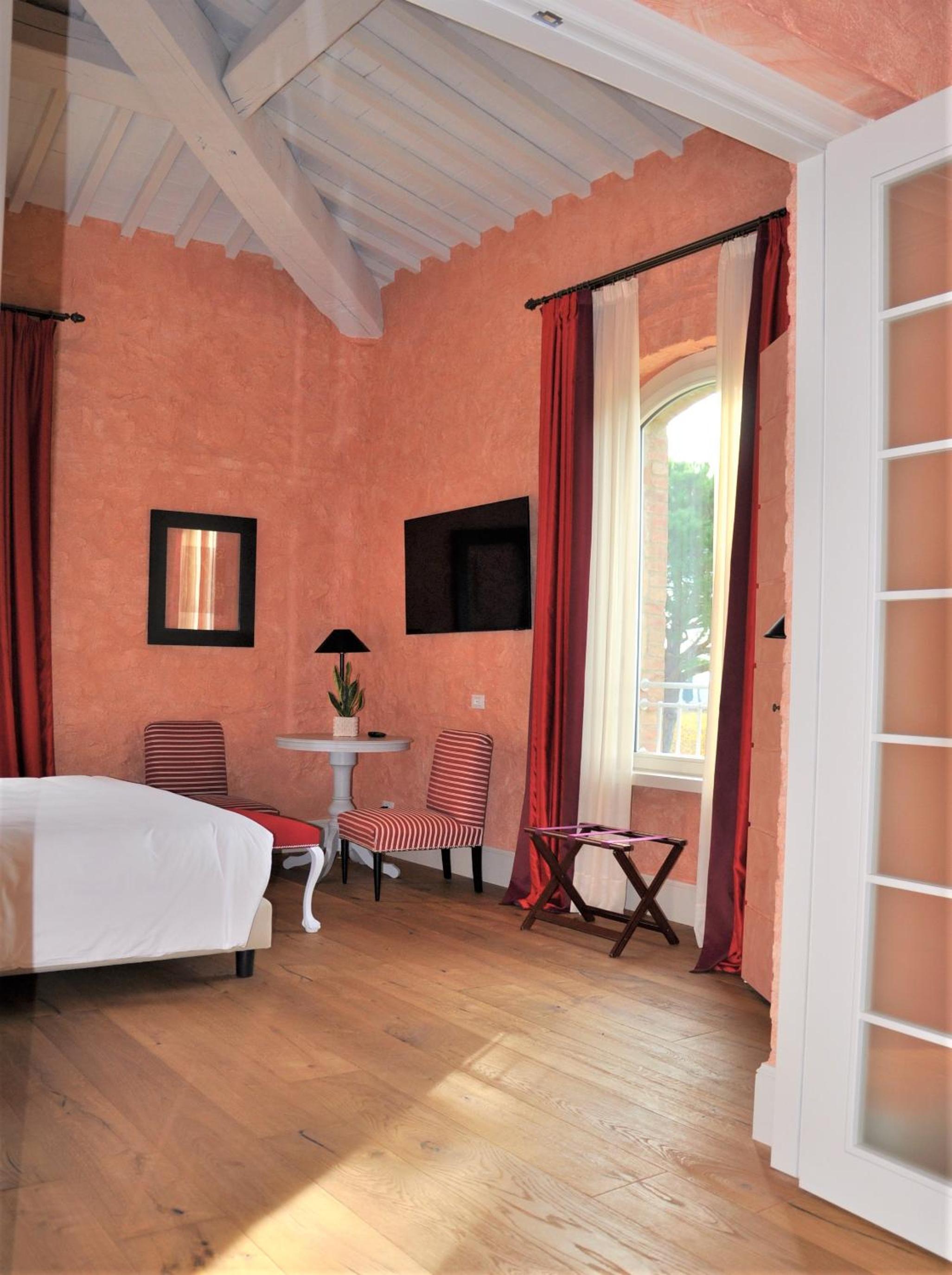 Junior Suite with Garden View - Photo 6