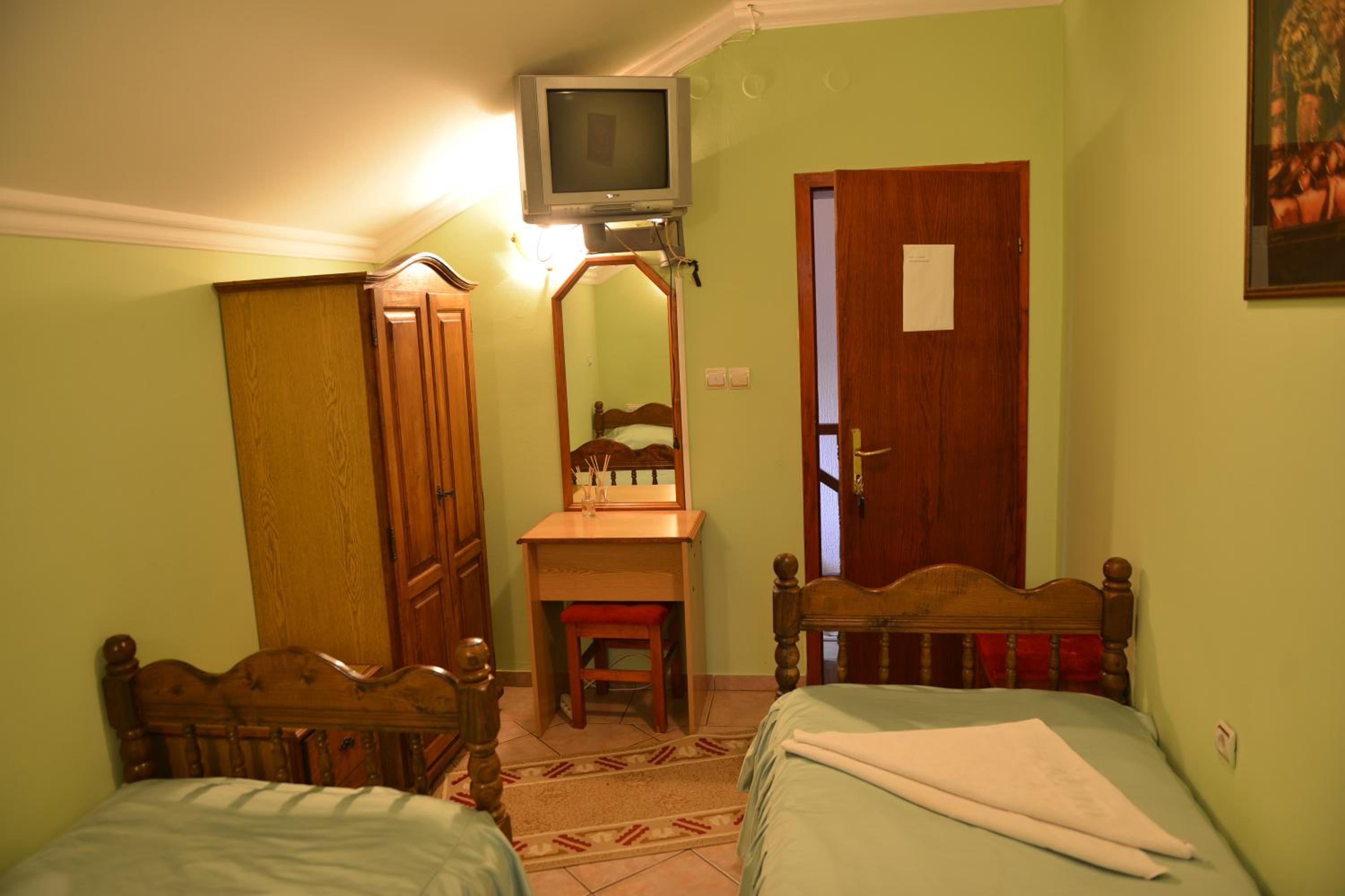 Standard Twin Room photo 2