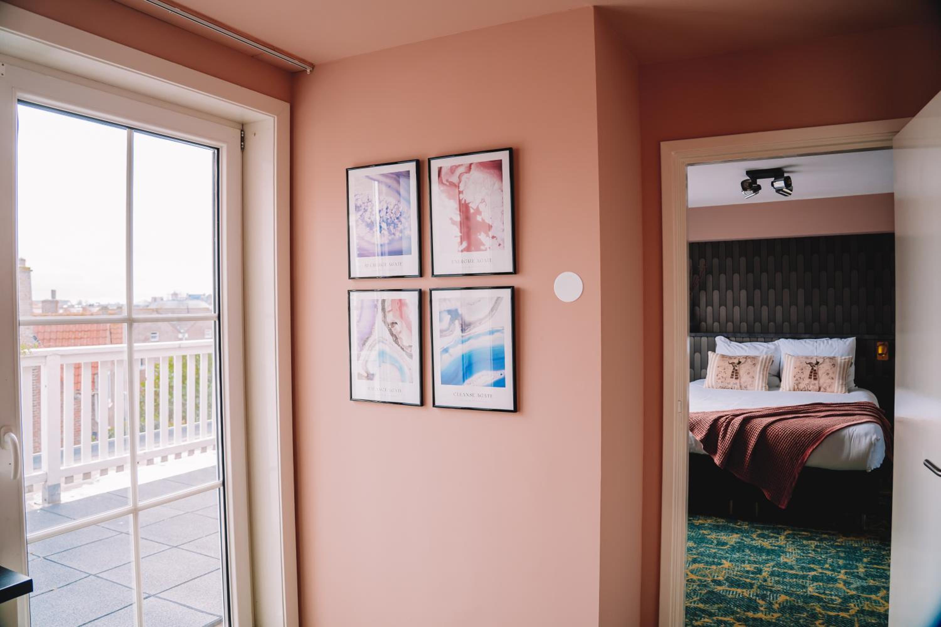 Superior Double Room with Balcony - Photo 10