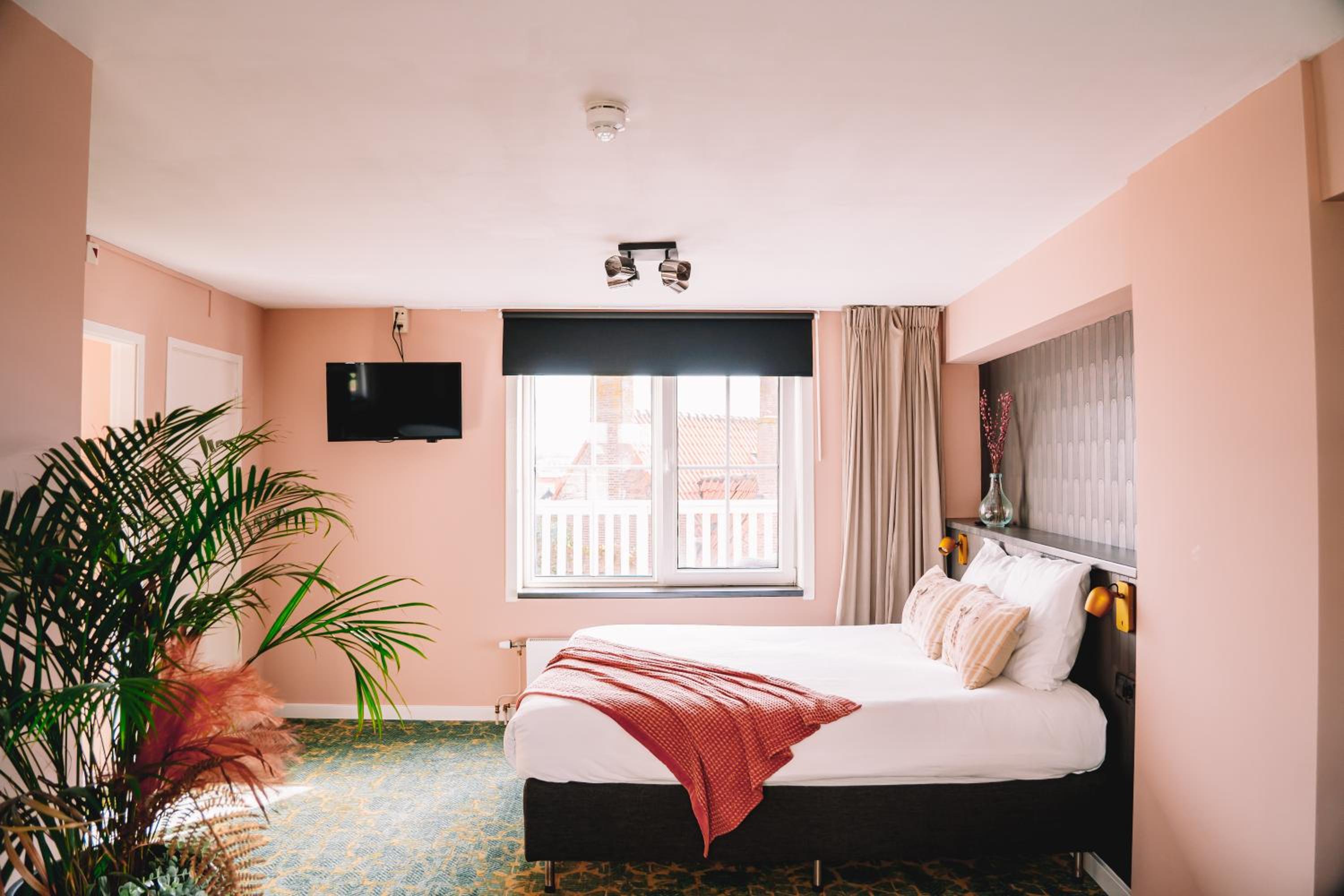 Superior Double Room with Balcony - Photo 11