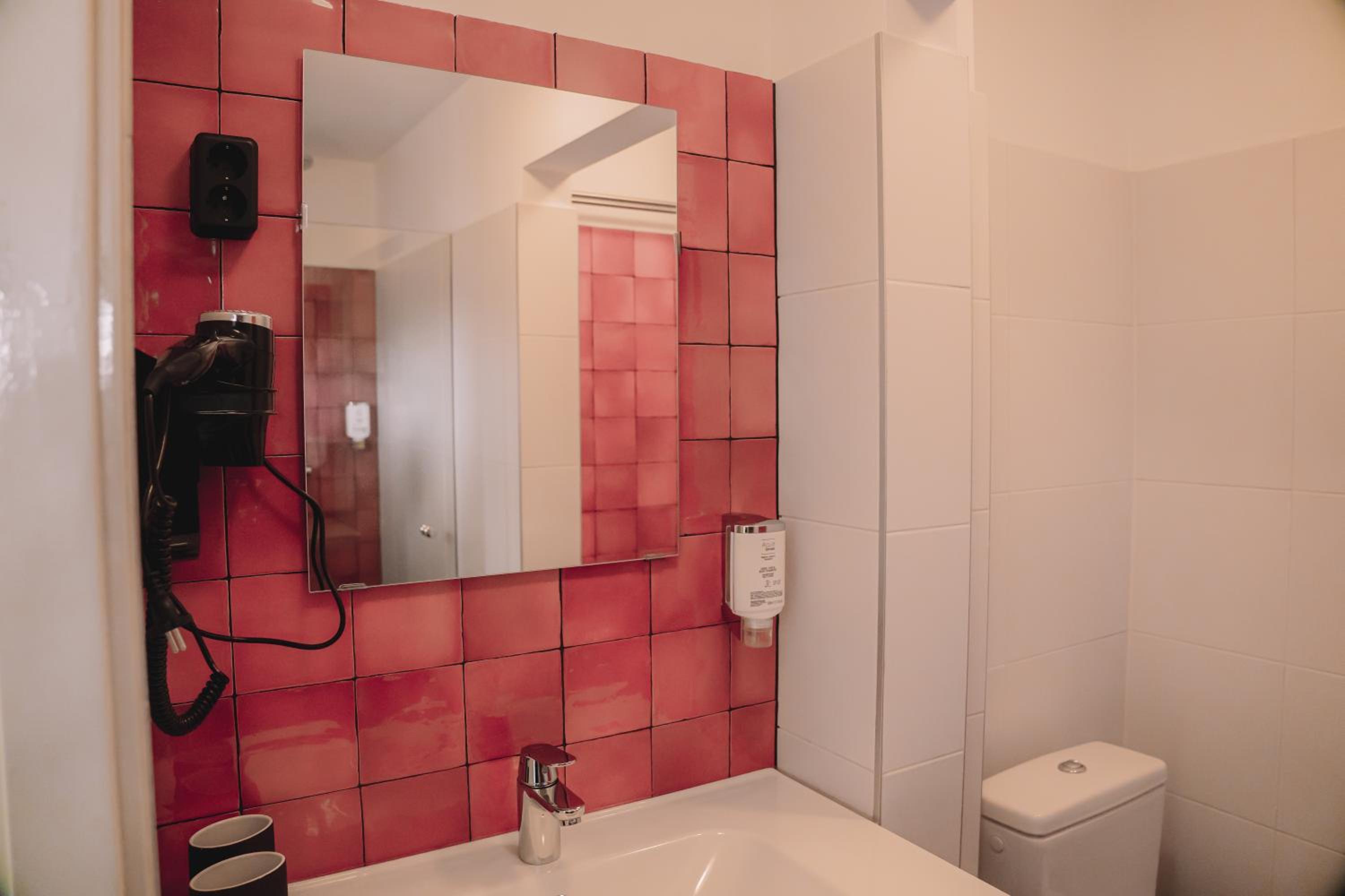 Superior Double Room with Balcony - Photo 4