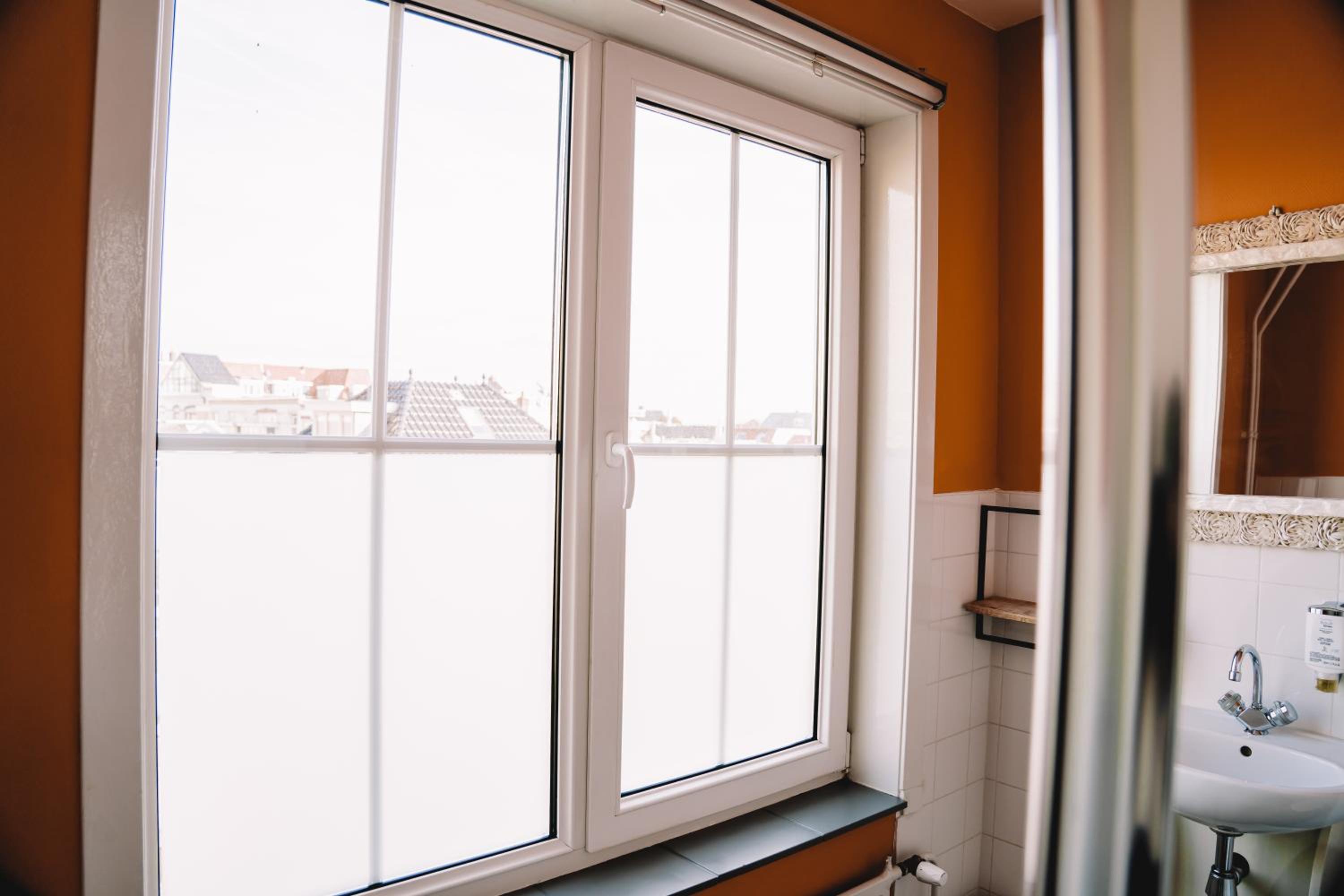 Standard Double Room - Photo 8