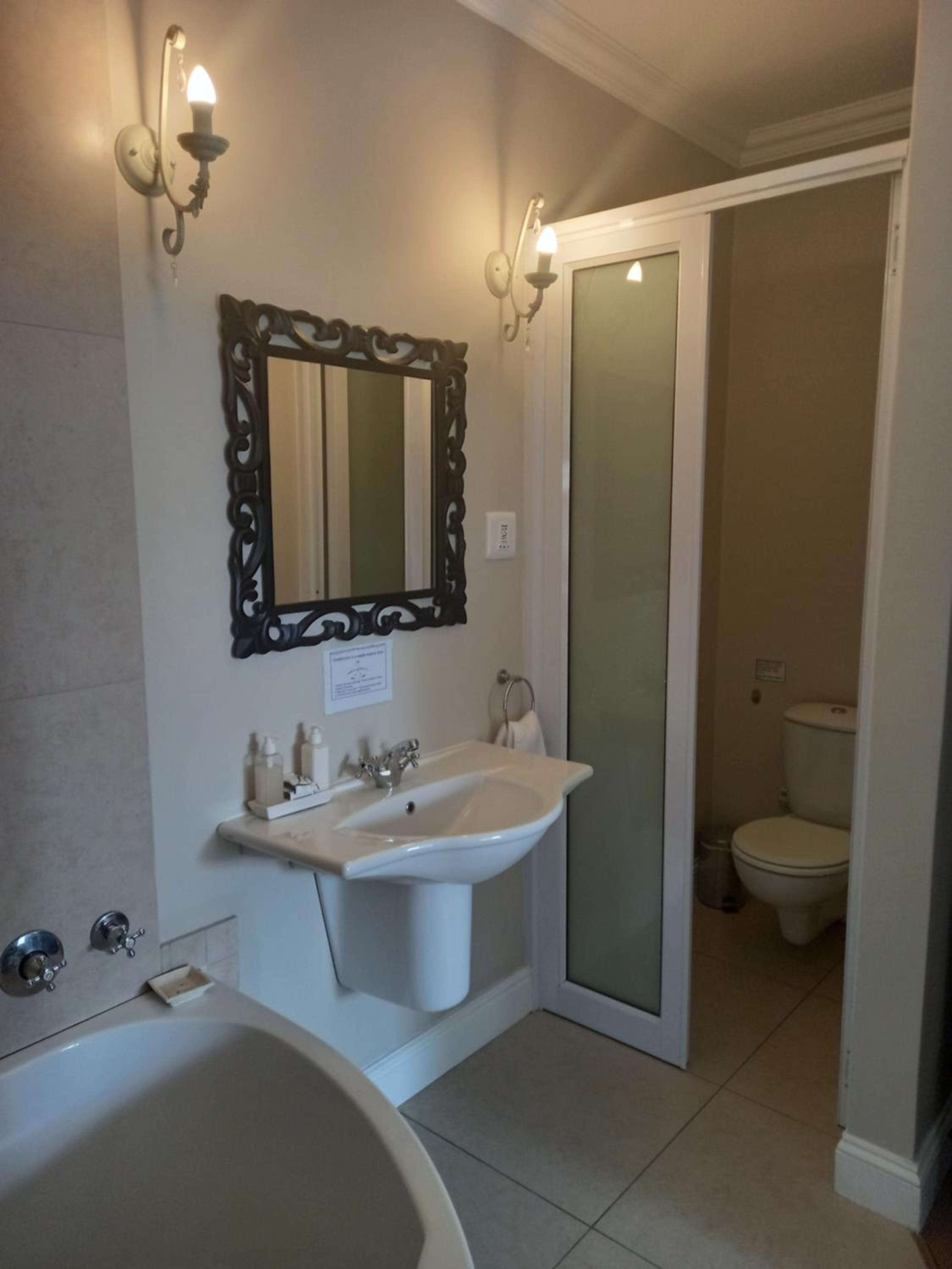 Standard Twin Room - Photo 4