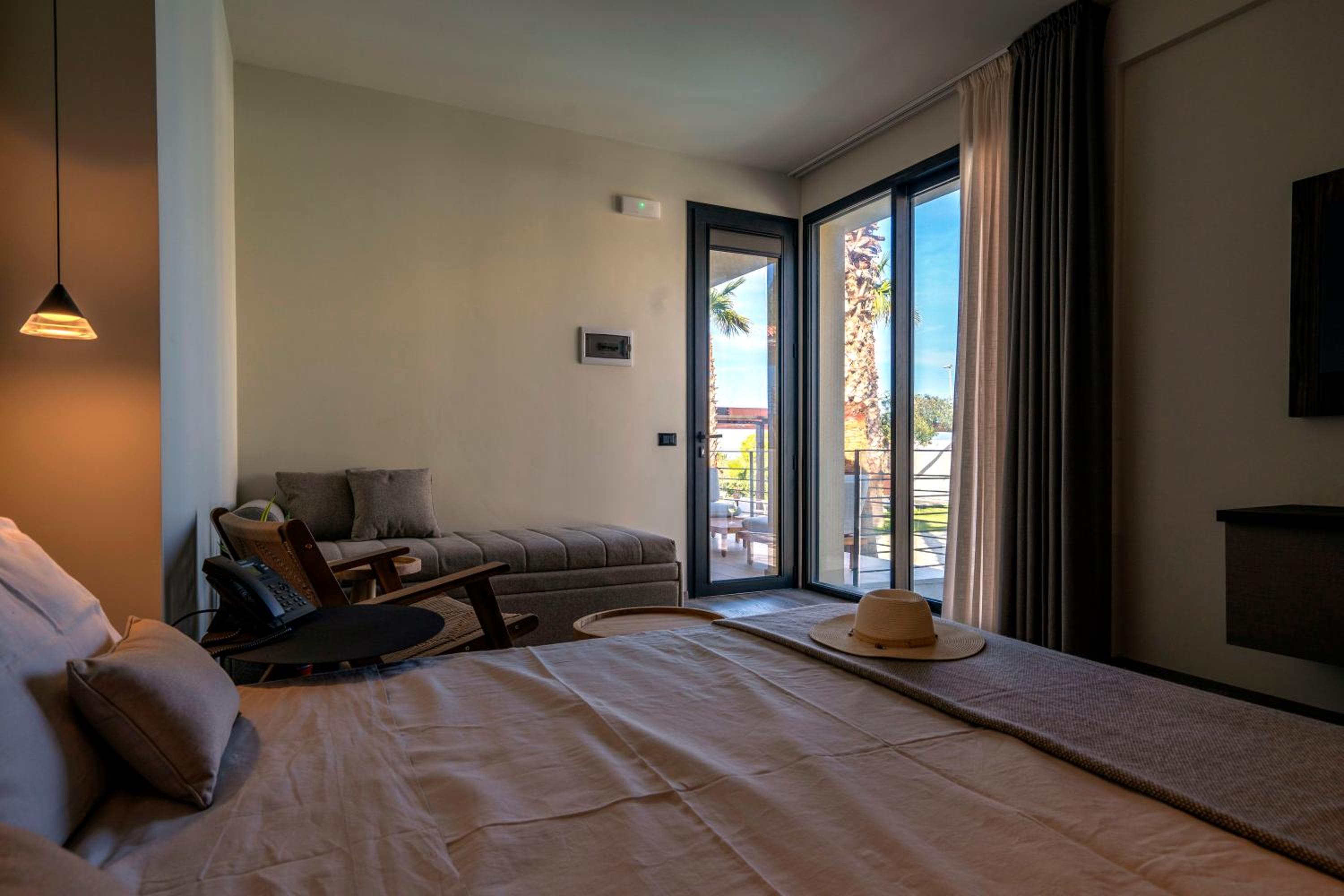 King Room with Pool View photo 1