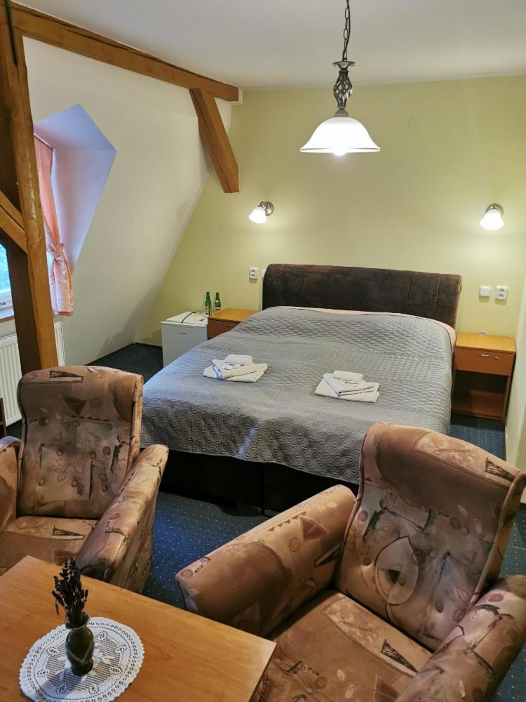 Double or Twin Room - Photo 8