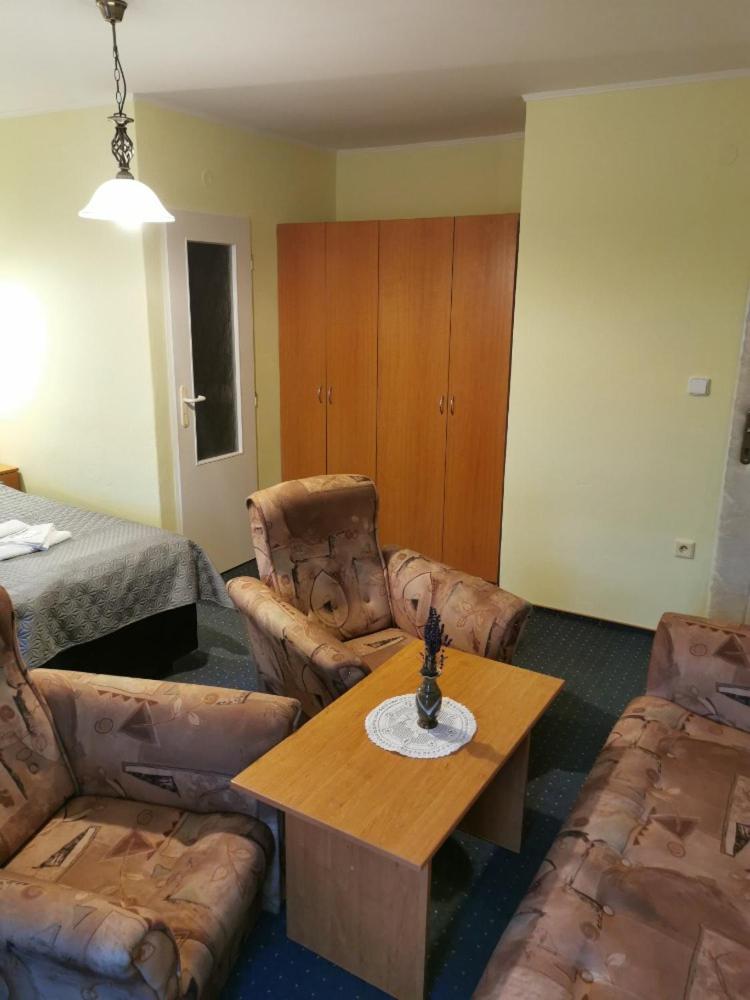Double or Twin Room - Photo 2