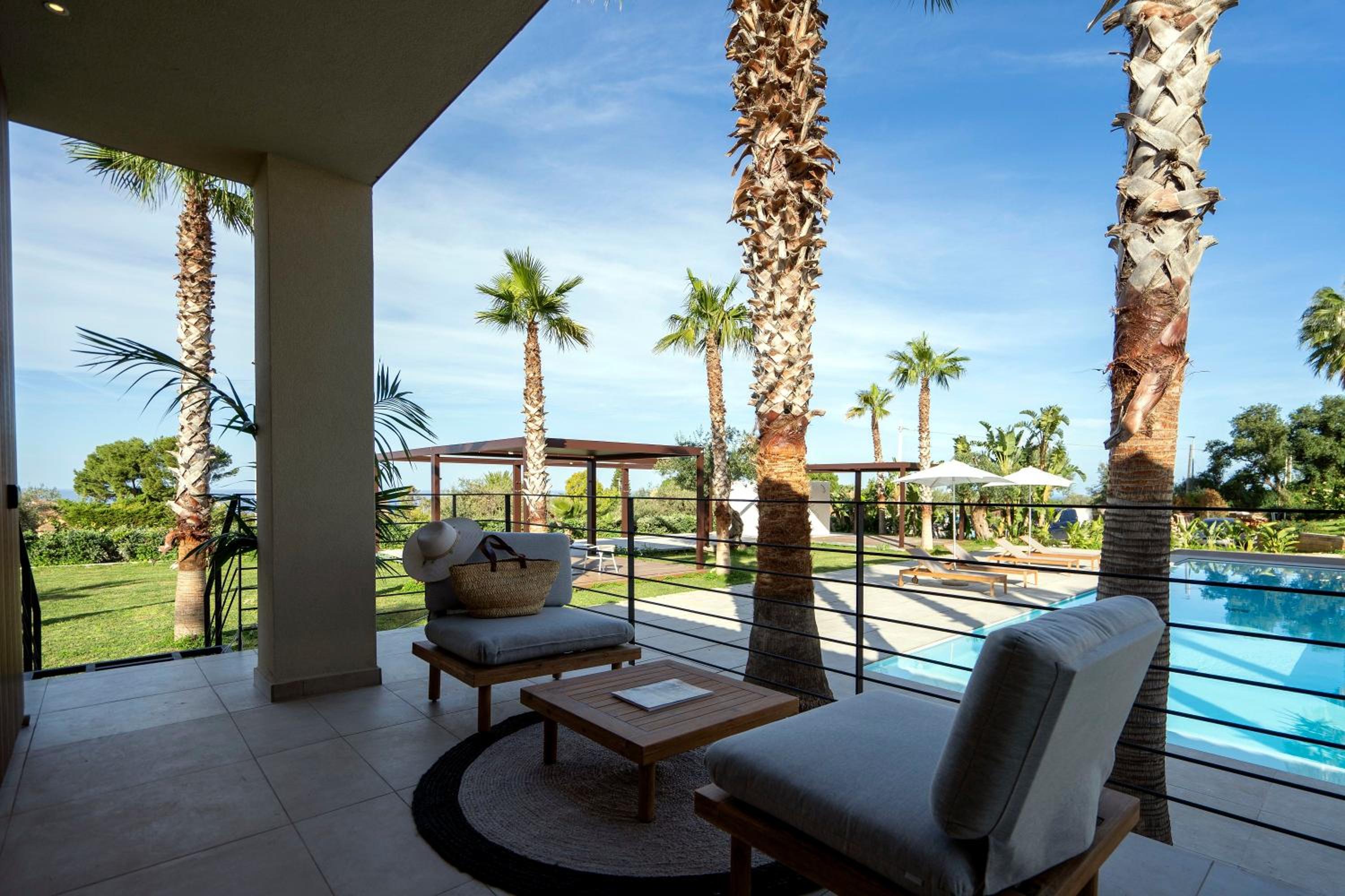 King Room with Pool View photo 3