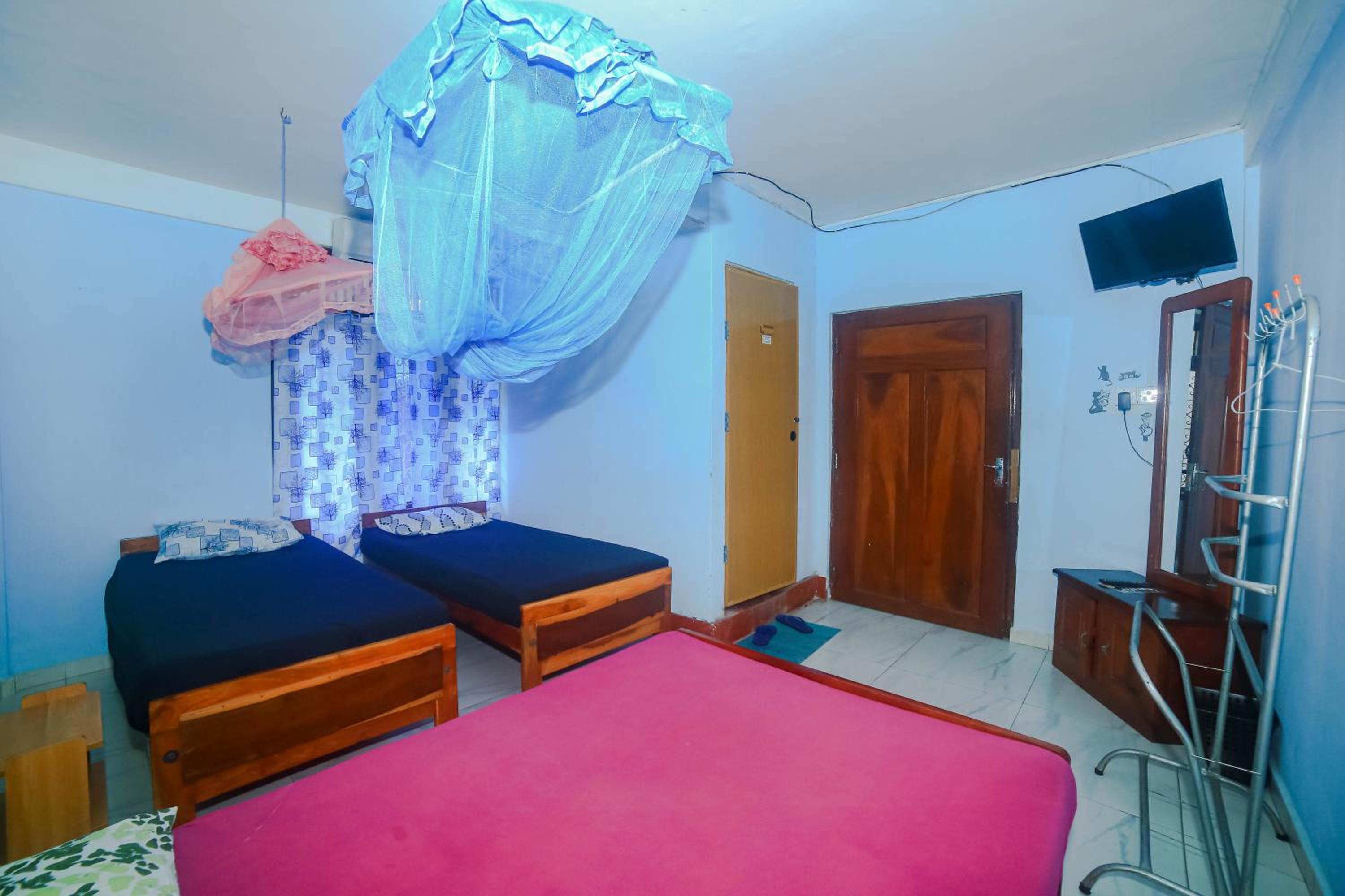 Triple Room with Private Bathroom