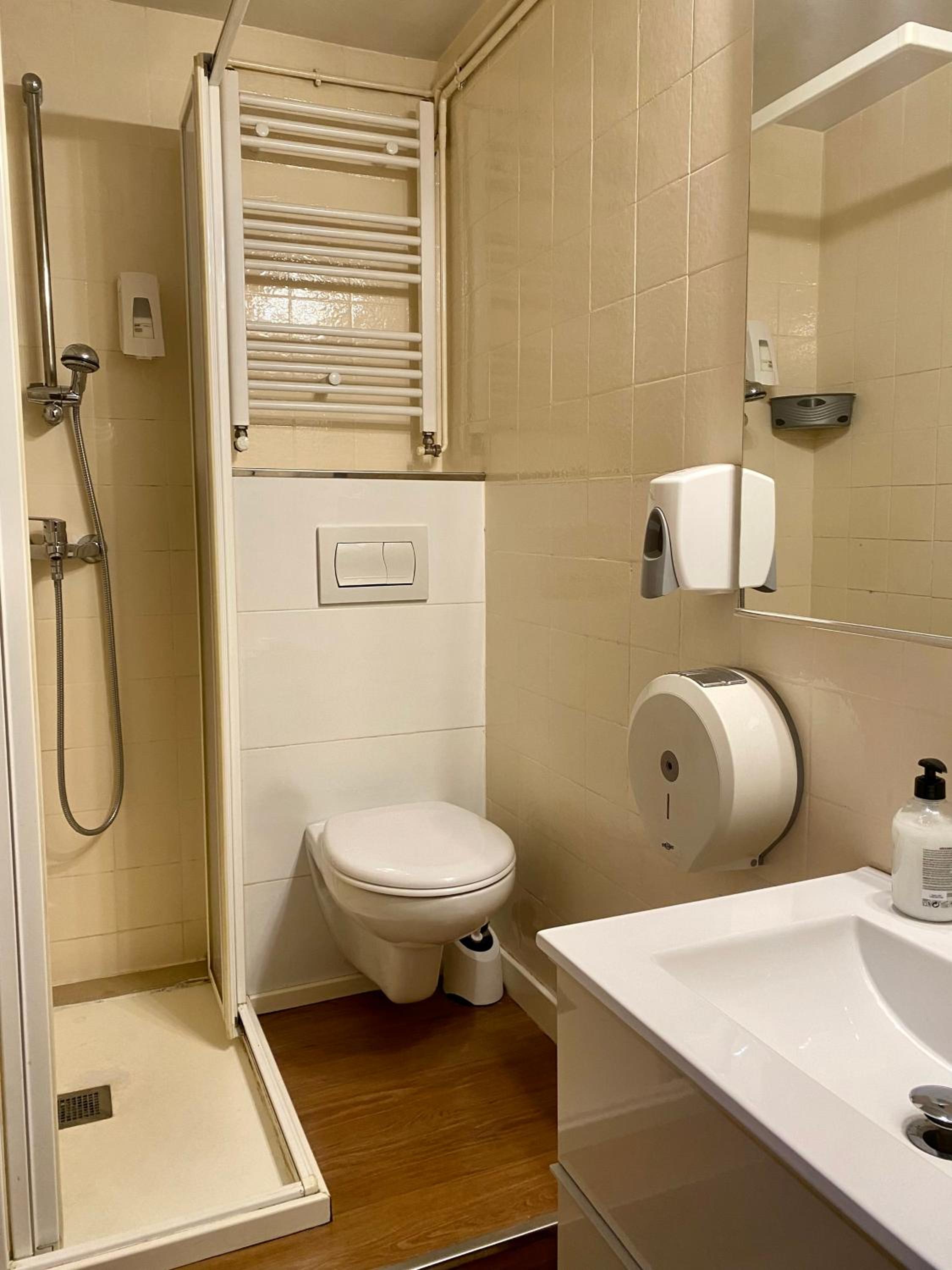 Standard Double Room with Shared Bathroom photo 3