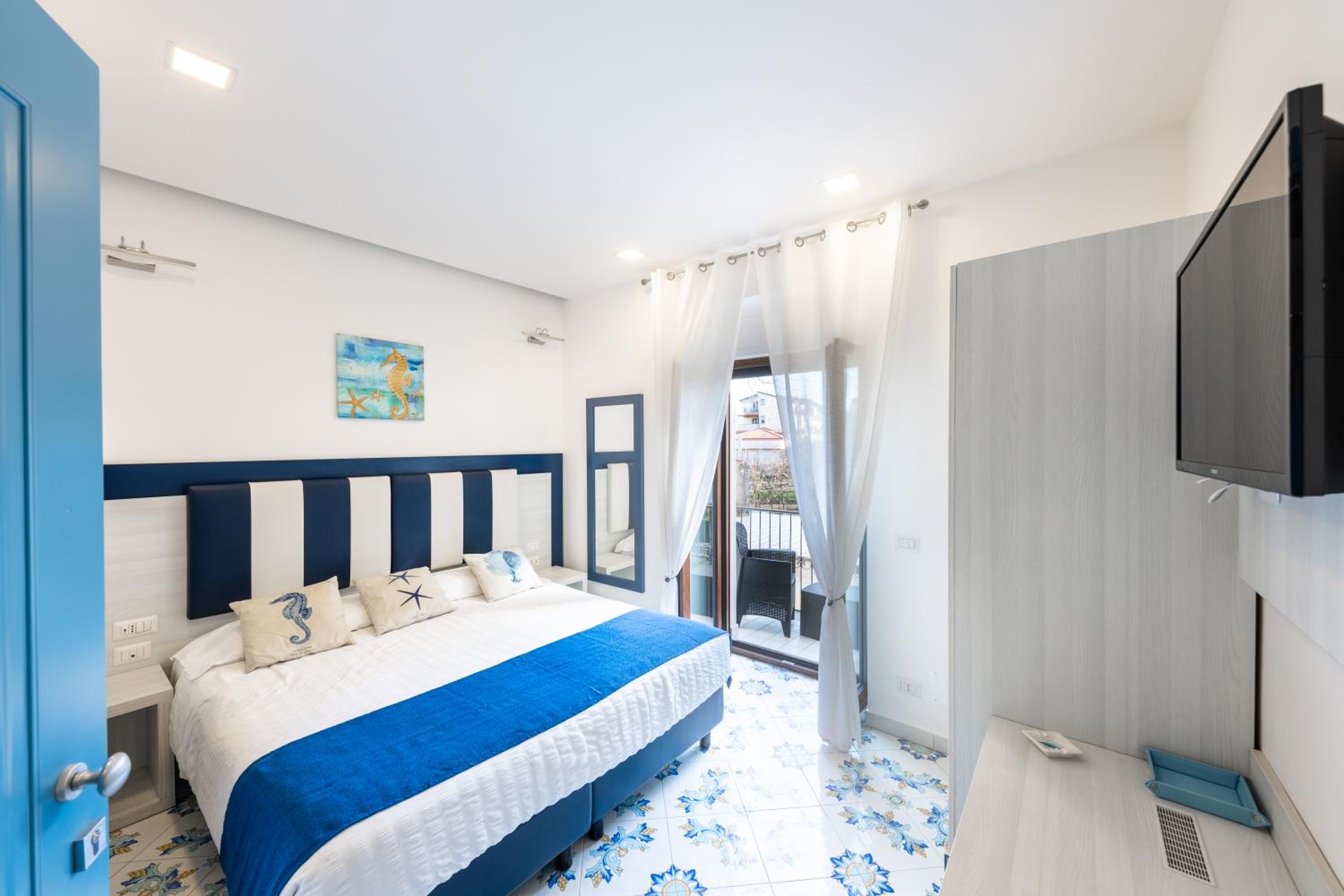 Superior Double or Twin Room with Terrace - Photo 7