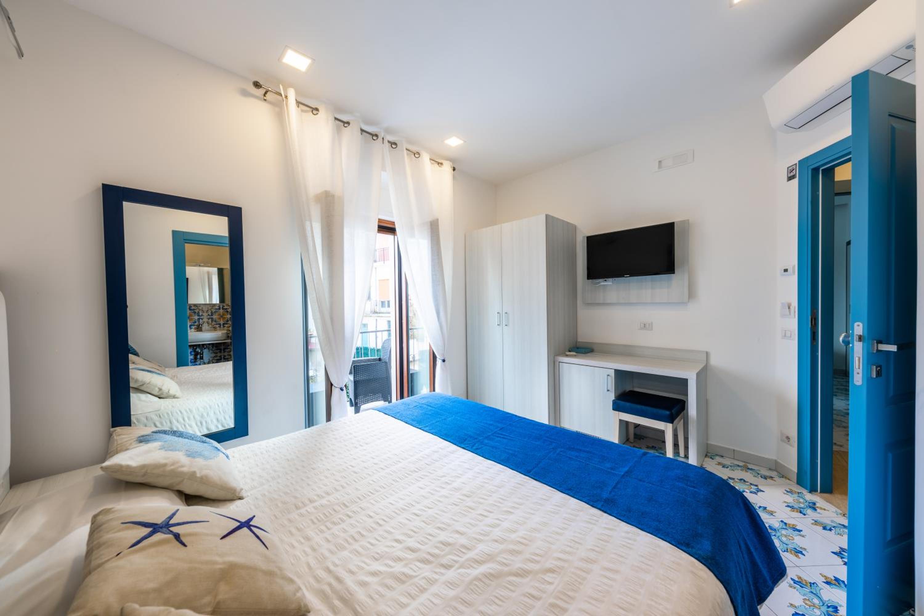 Superior Double or Twin Room with Terrace - Photo 8