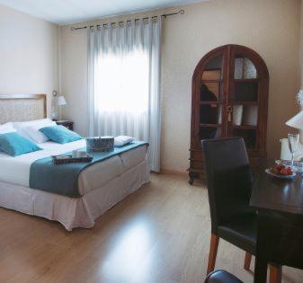Standard Queen Room photo 2