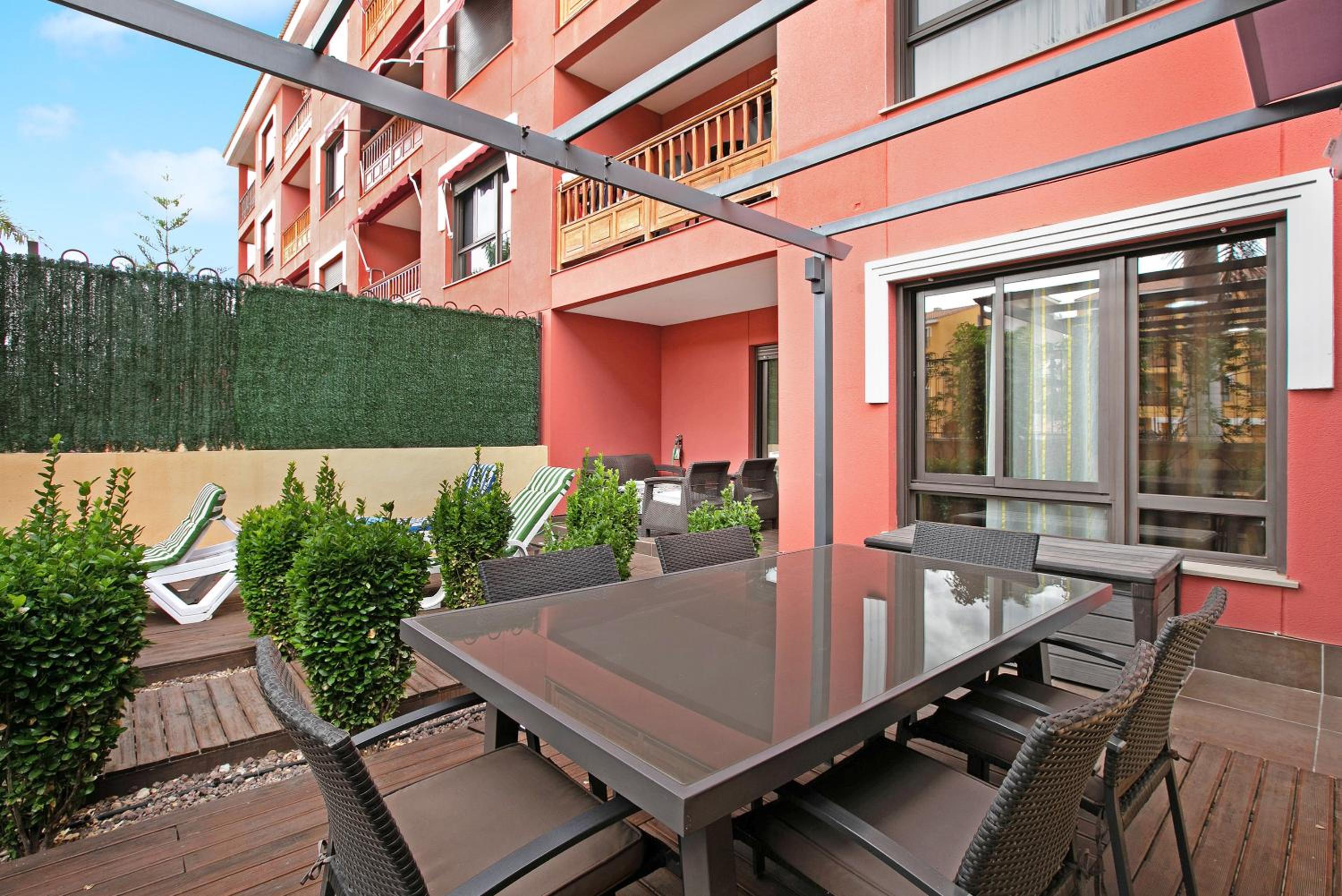 One-Bedroom Apartment with Garden View photo 2