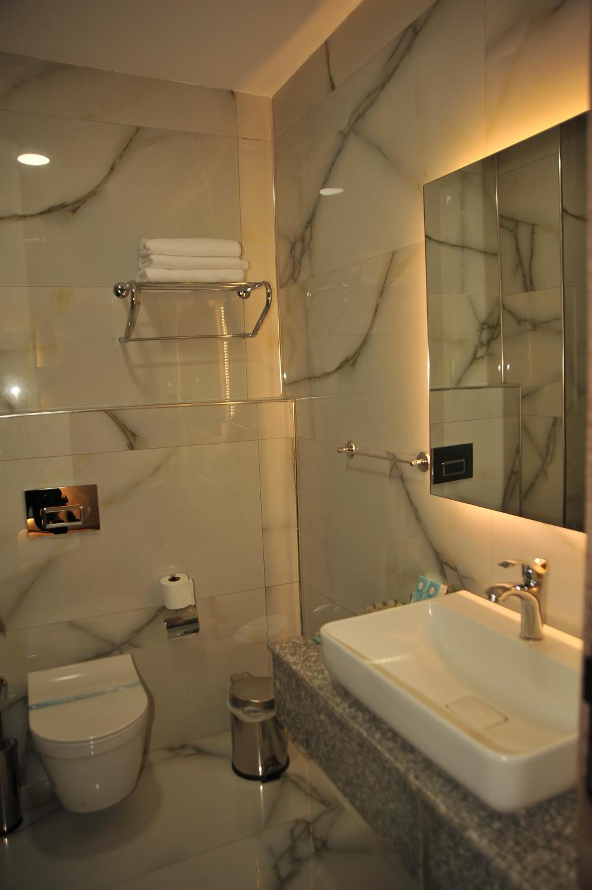 Standard Double or Twin Room photo 3