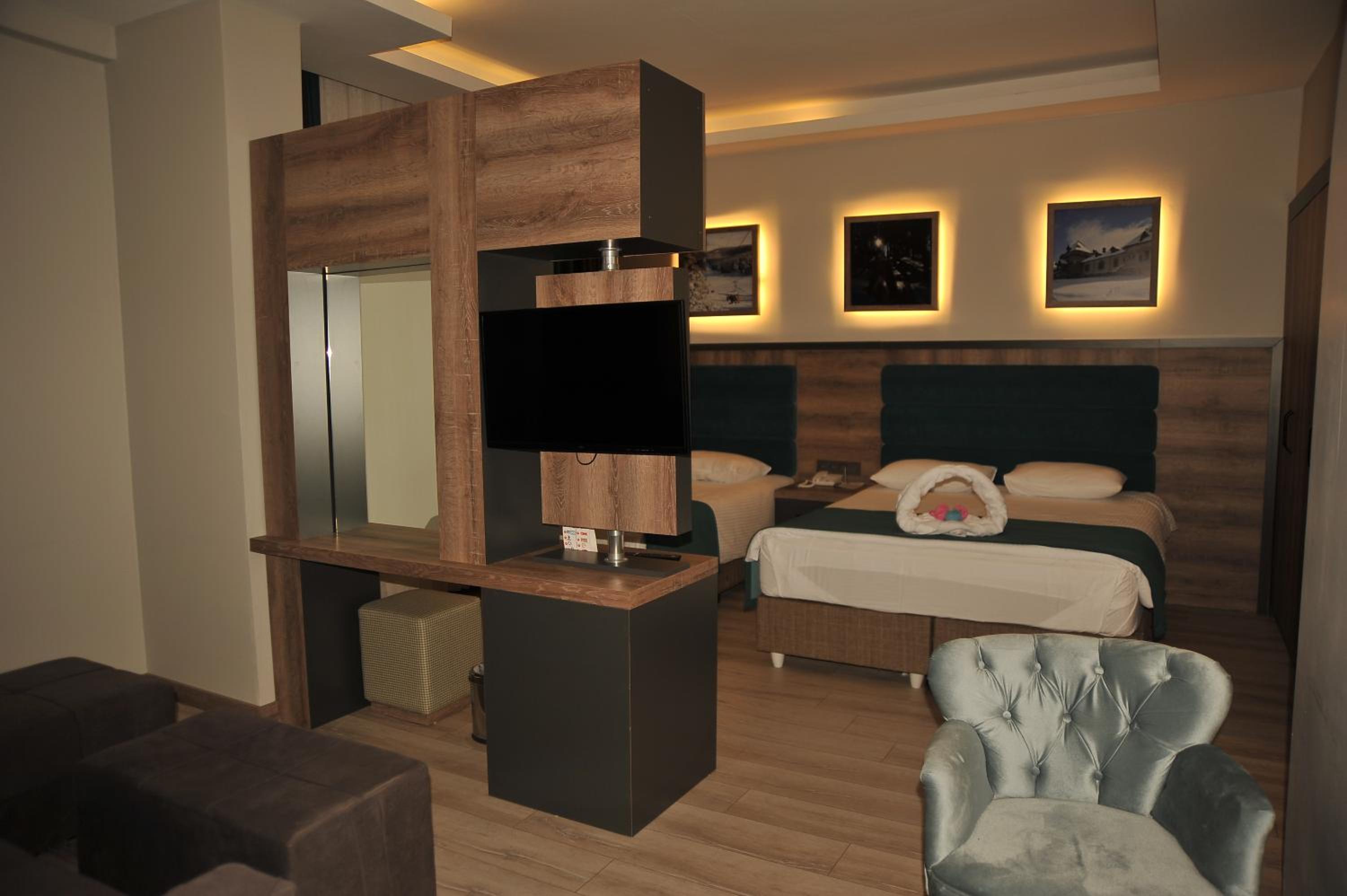 Junior Suite with Mountain View photo 3