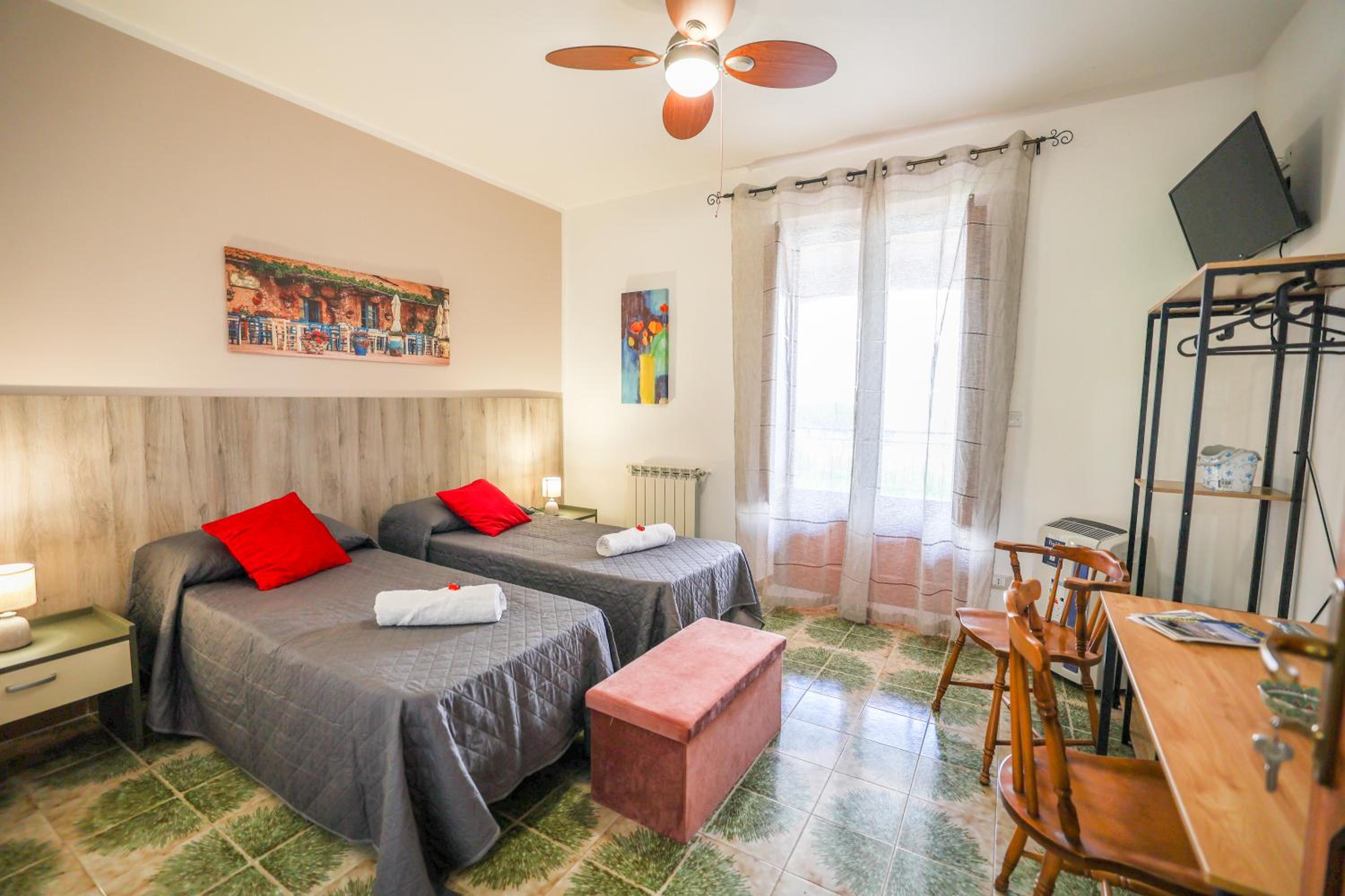 Double or Twin Room with Sea View photo 2