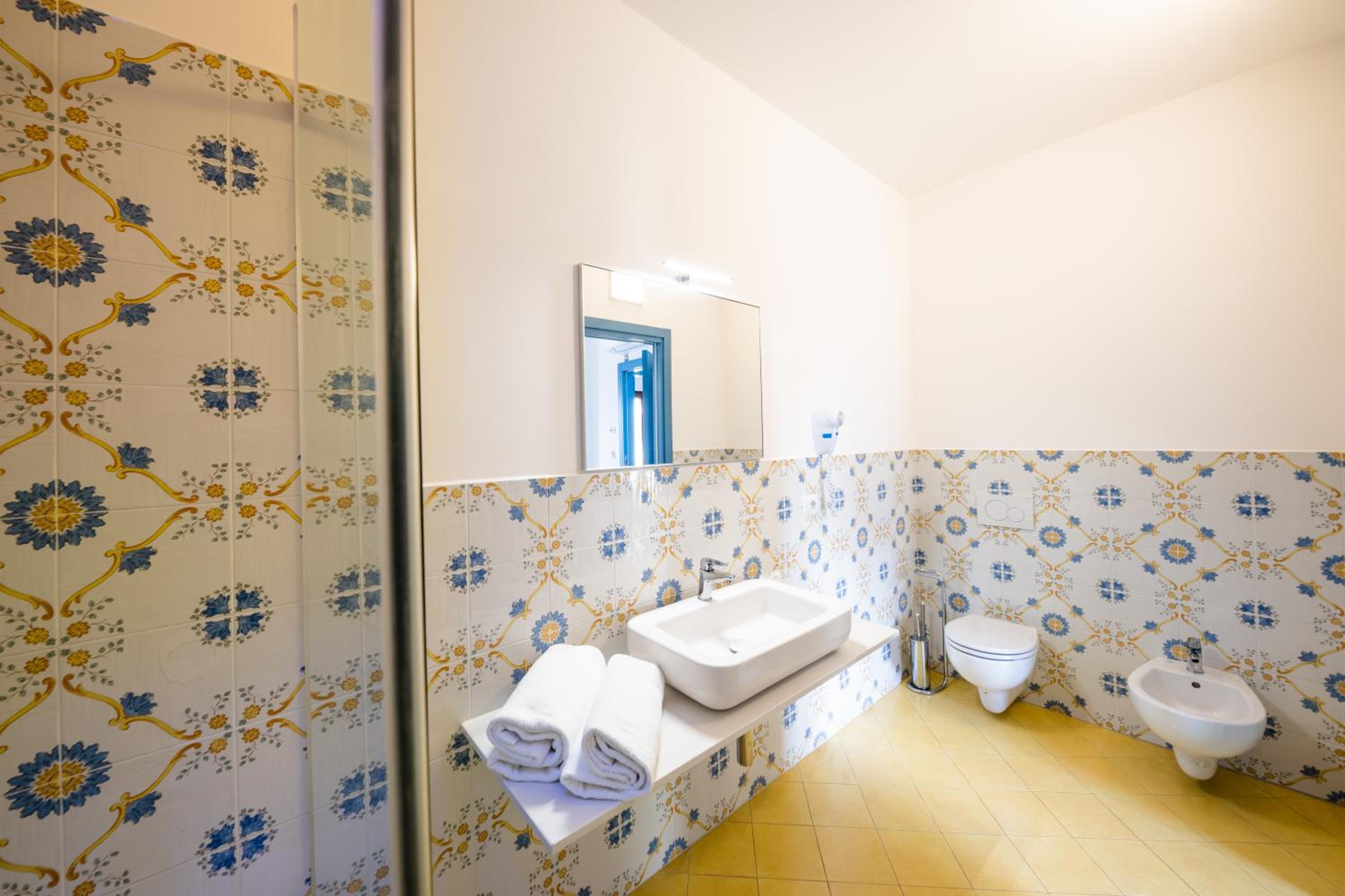Superior Deluxe Double or Twin Room  - Photo 4