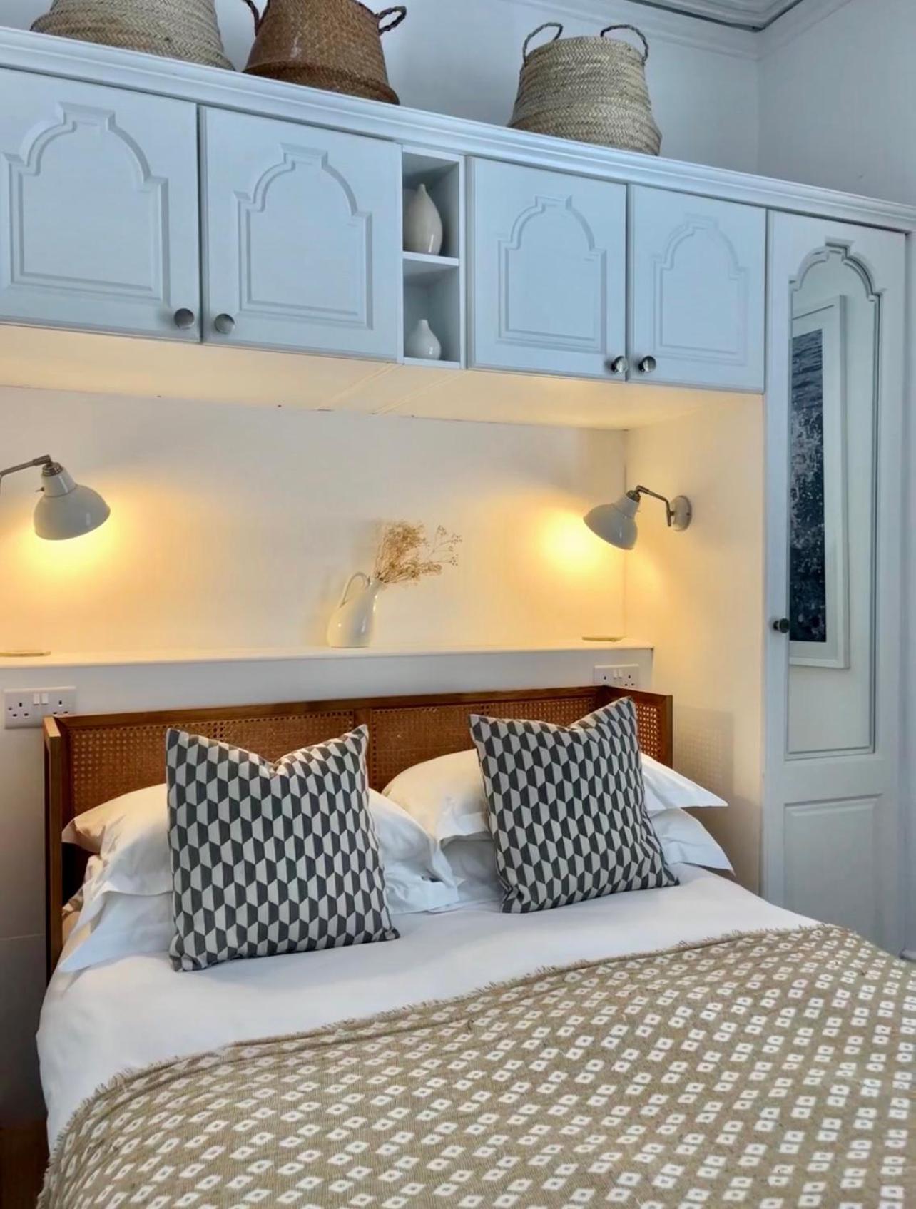 Room 2: Small Double with Street View