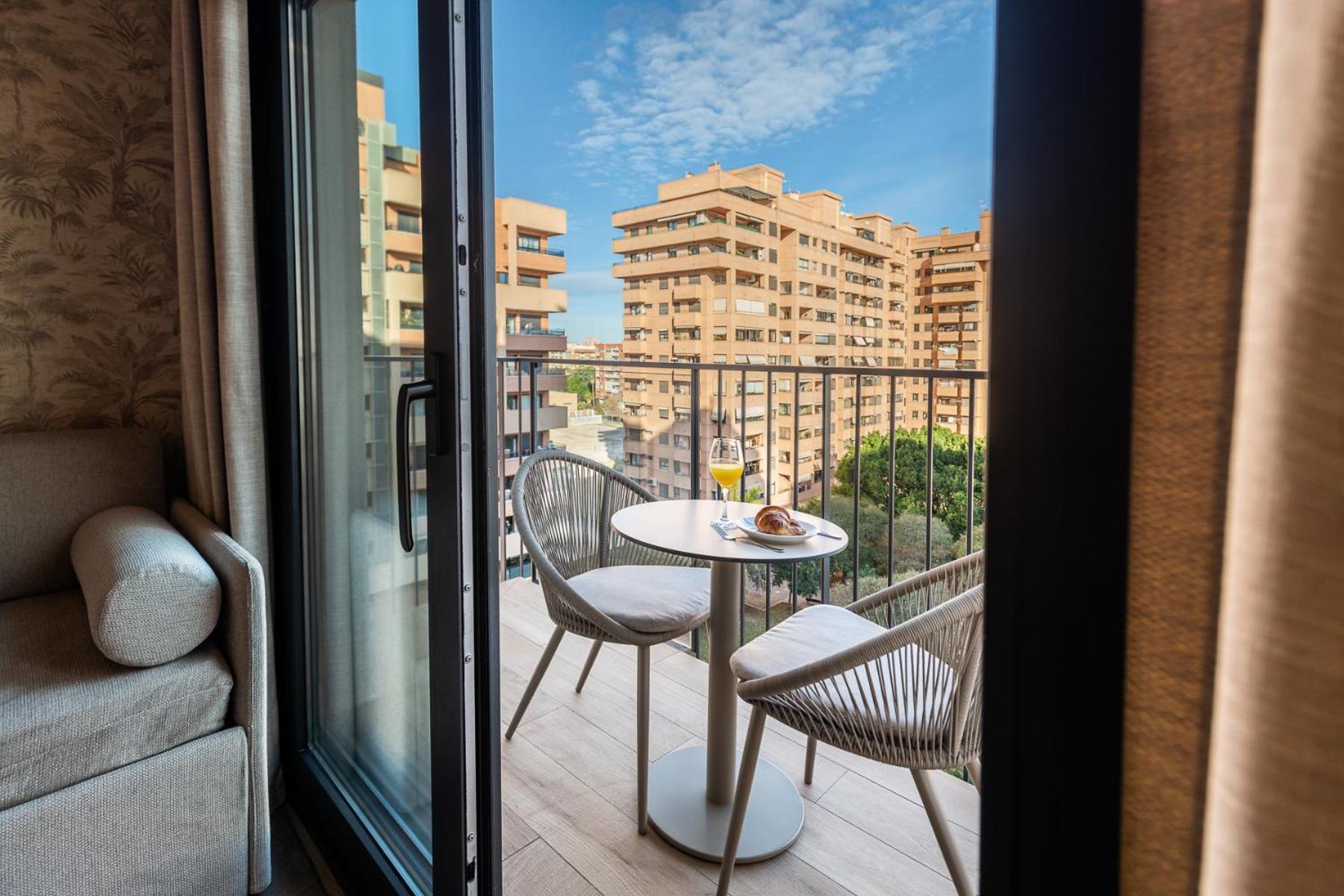 Apartment with Balcony - Photo 9