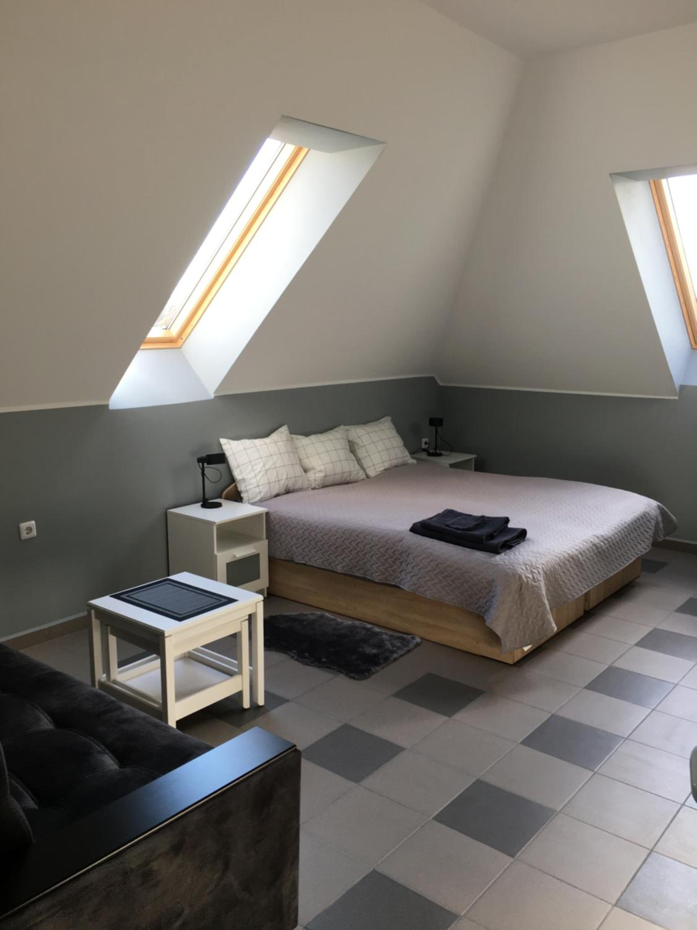 One-Bedroom Apartment - Photo 3