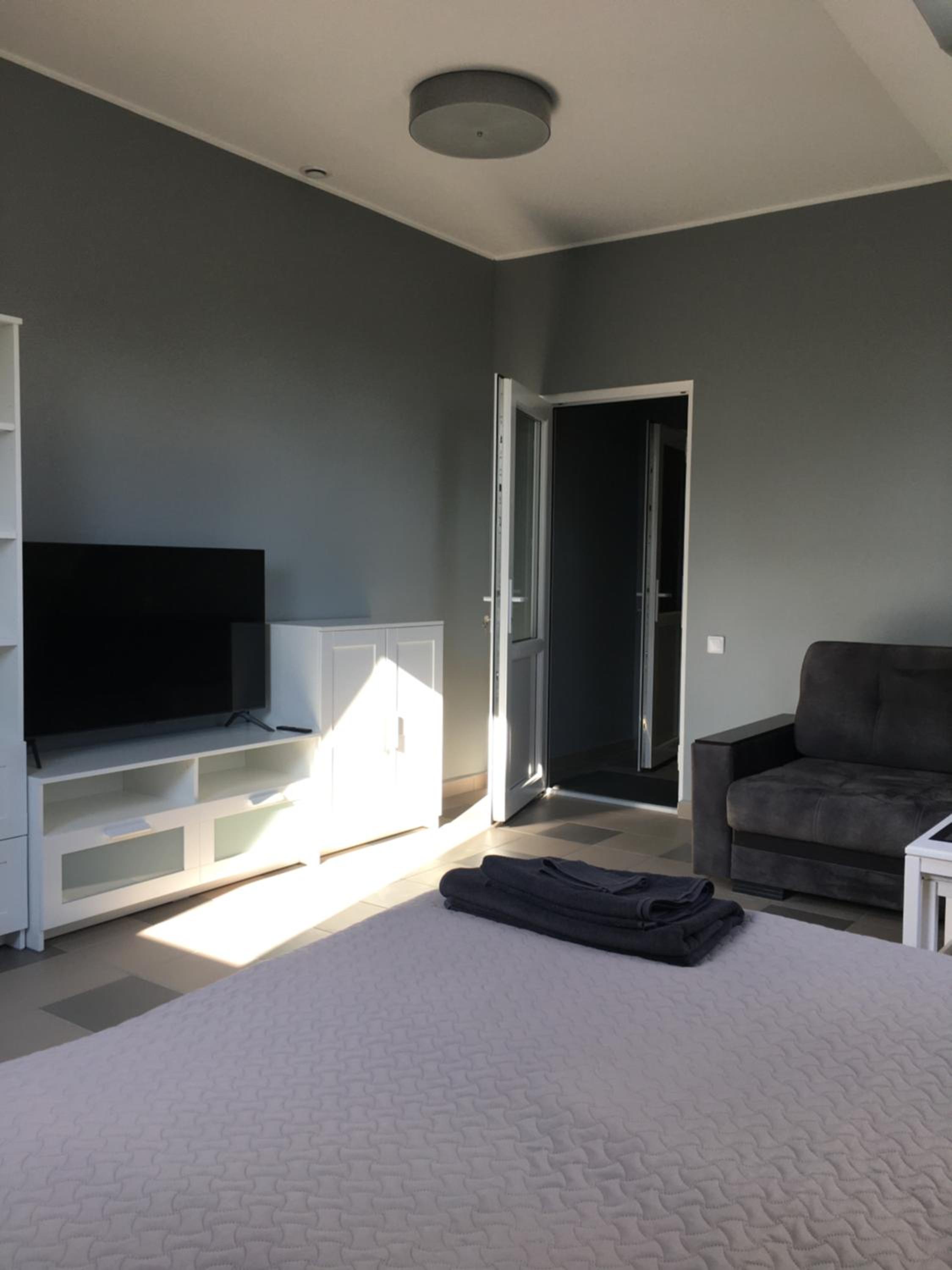 One-Bedroom Apartment - Photo 2