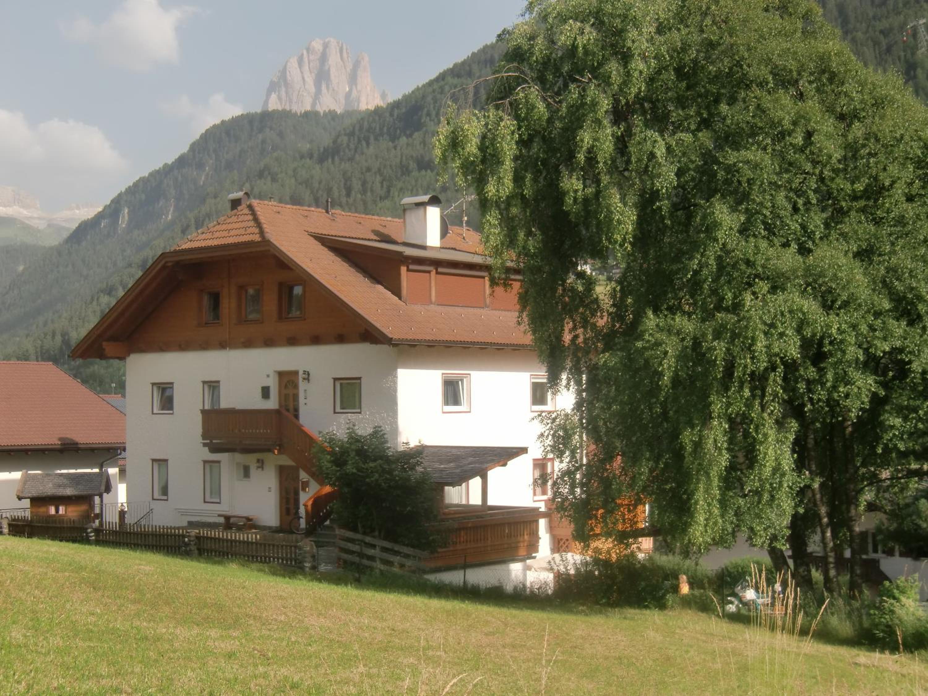 Three-Bedroom Premium Apartment with Balcony photo 2
