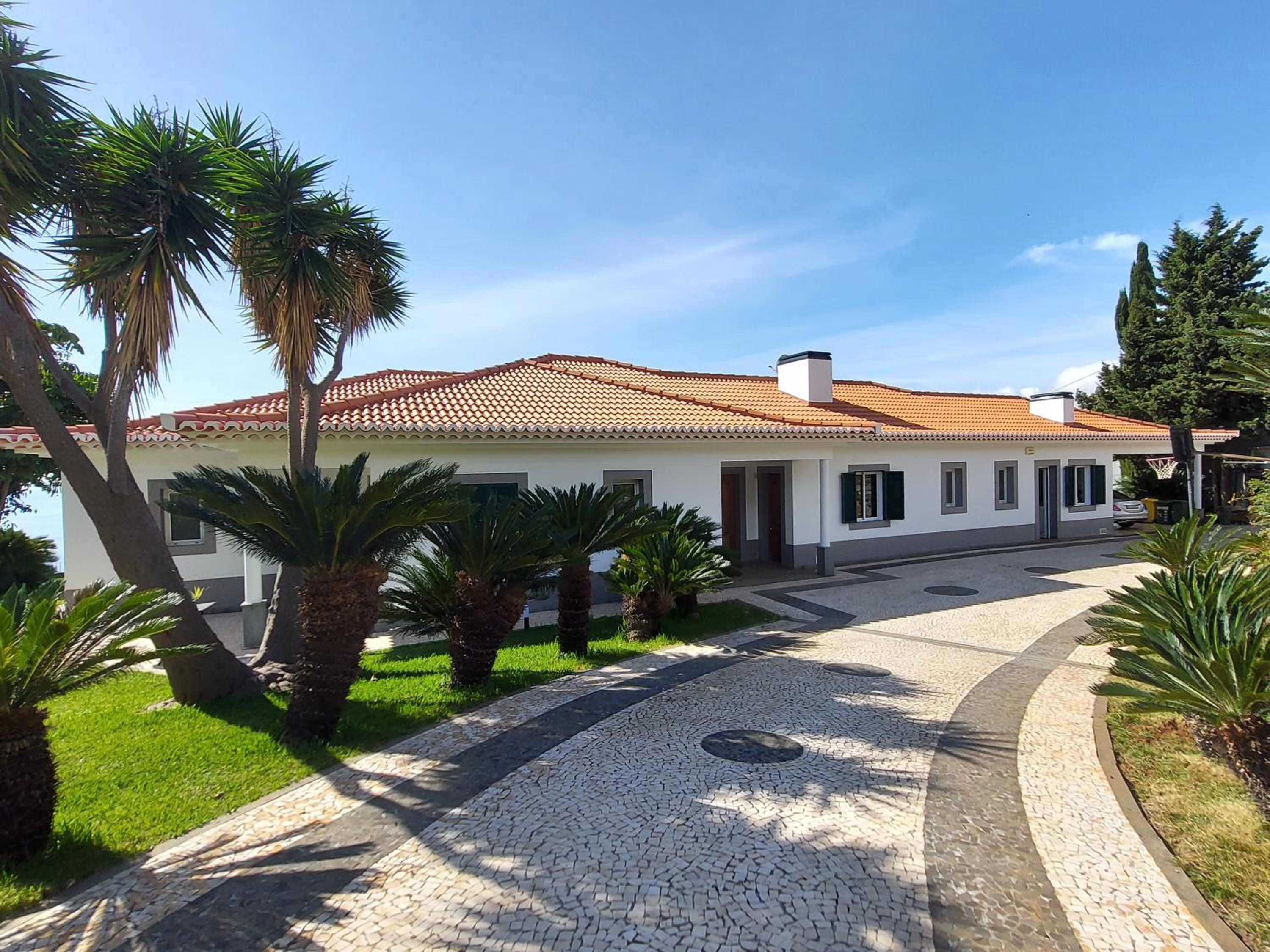 Villa photo 2