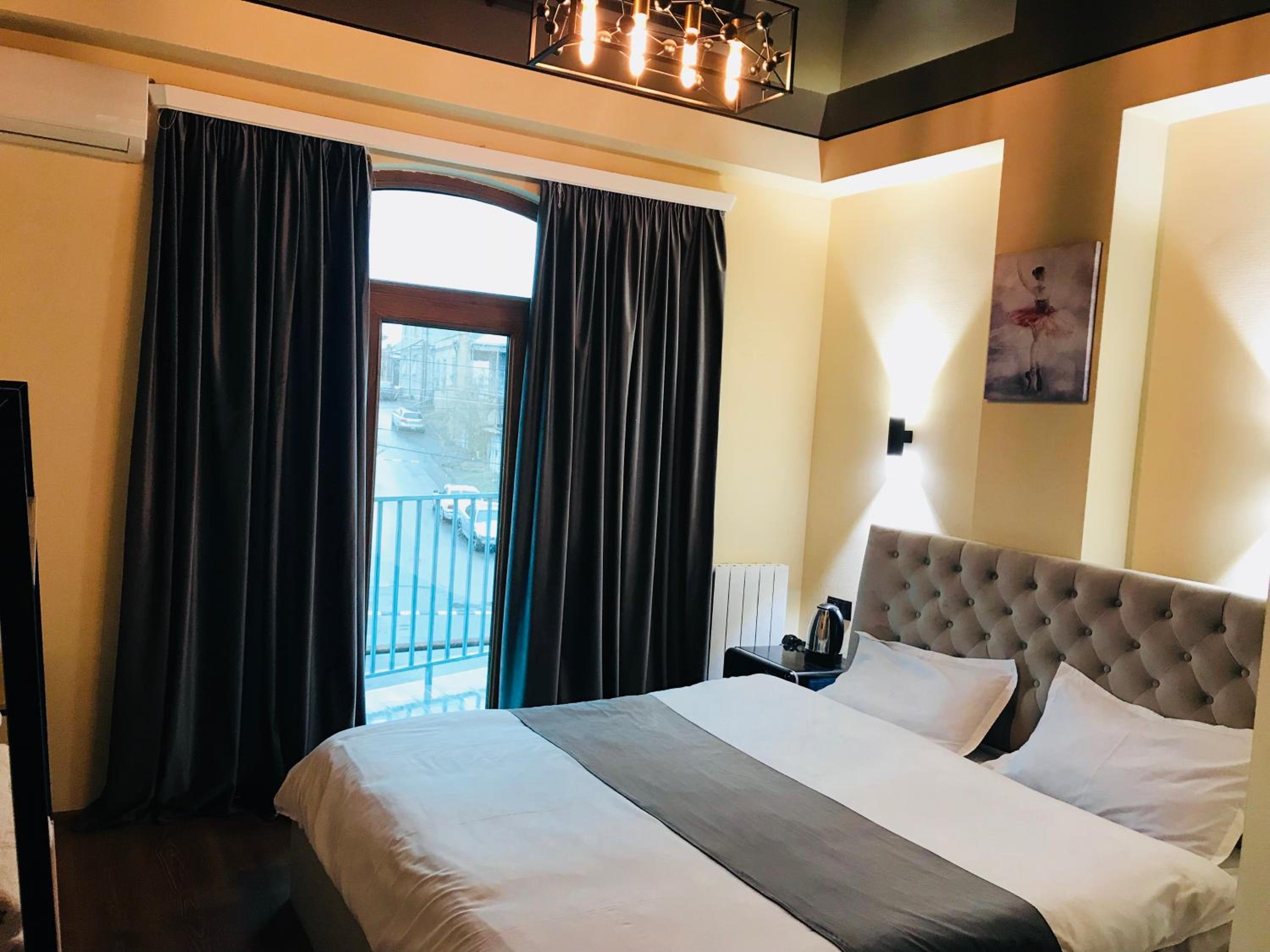 Large Double Room - Photo 23