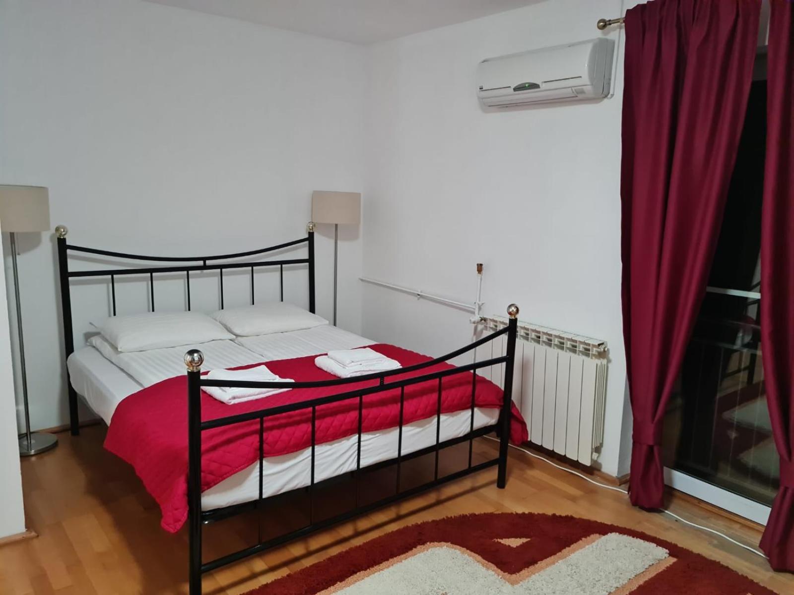 Double or Twin Room with Private Bathroom photo 2
