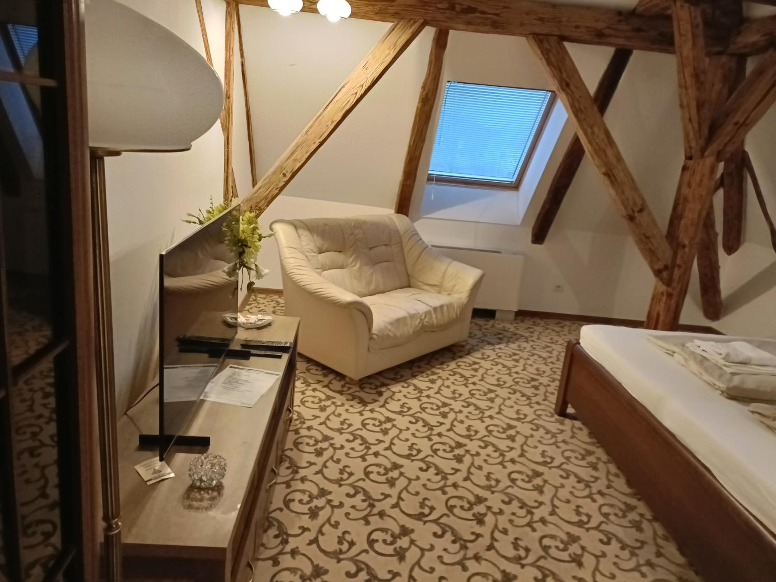 Family Room with Garden View - Photo 4