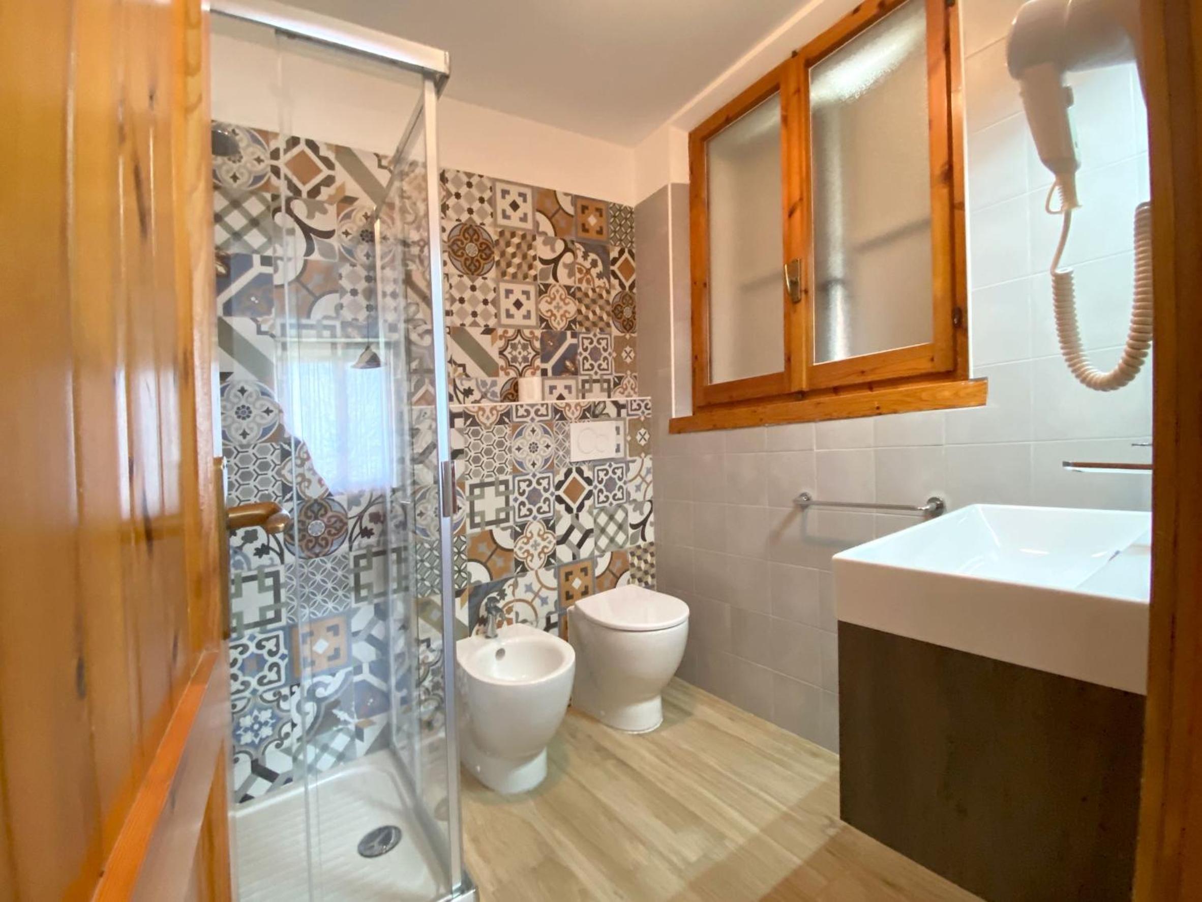 One-Bedroom Bungalow - Photo 3