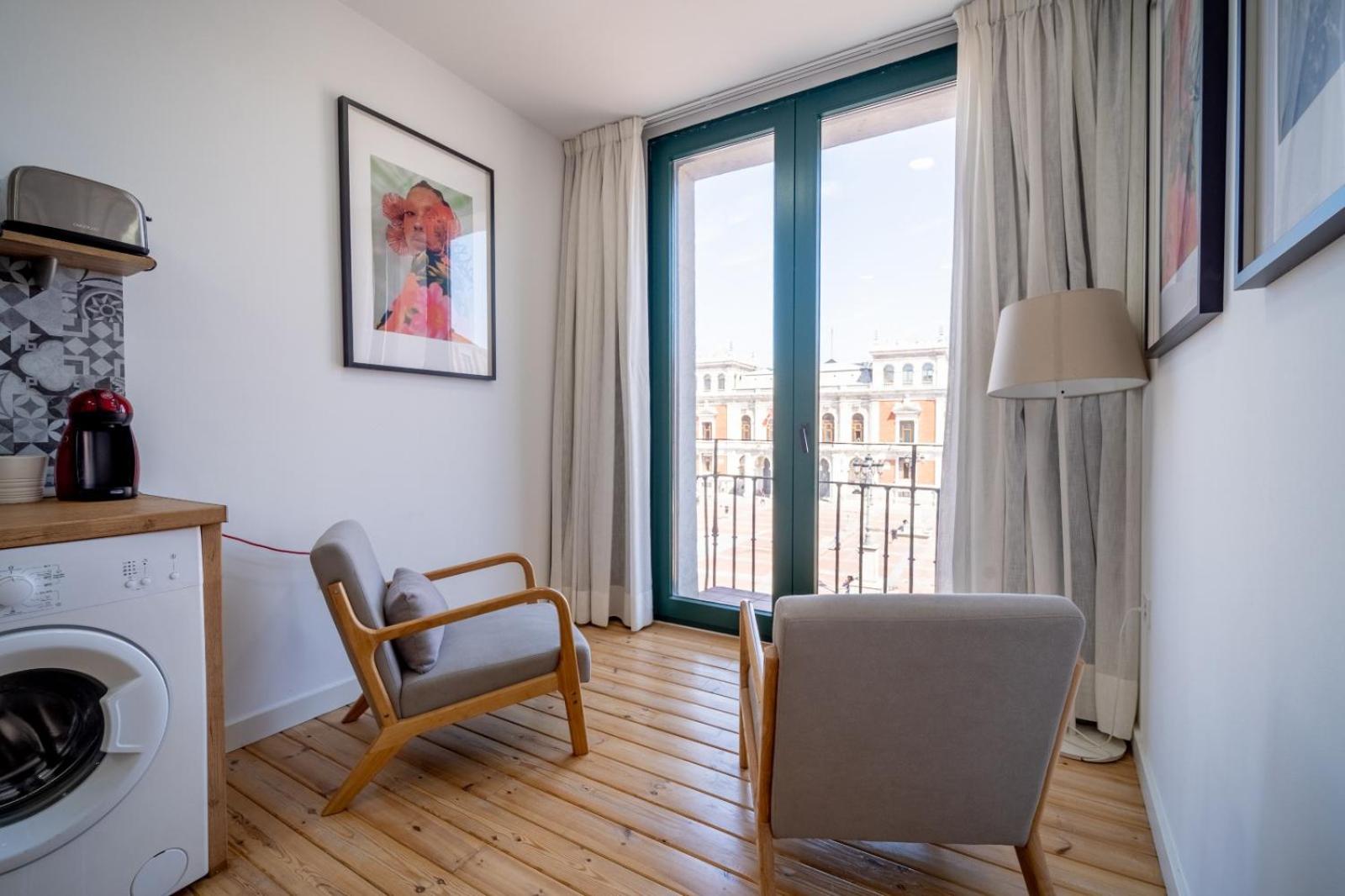 Apartment with City View