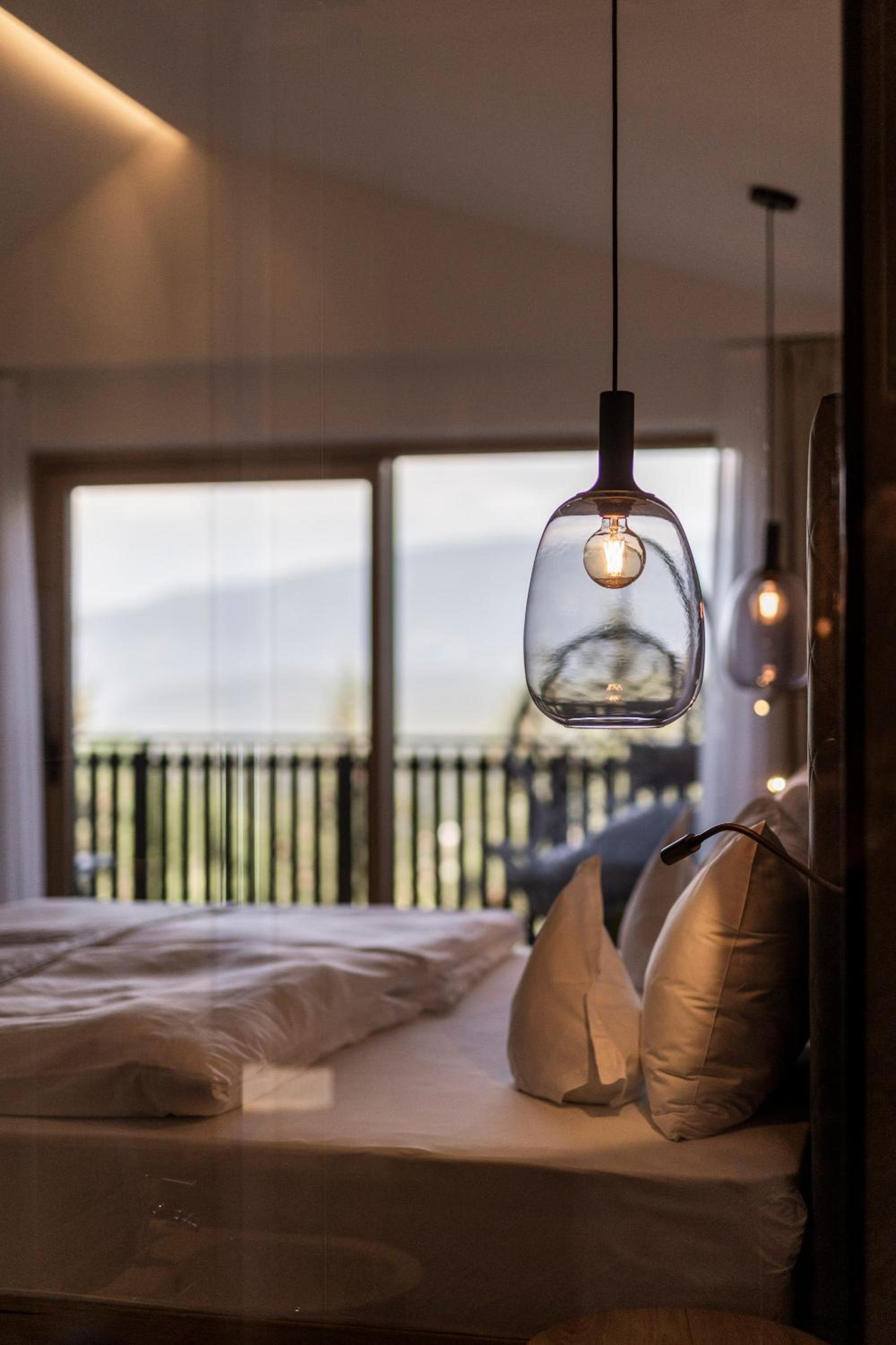 Deluxe Double Room with Balcony and Mountain View photo 2