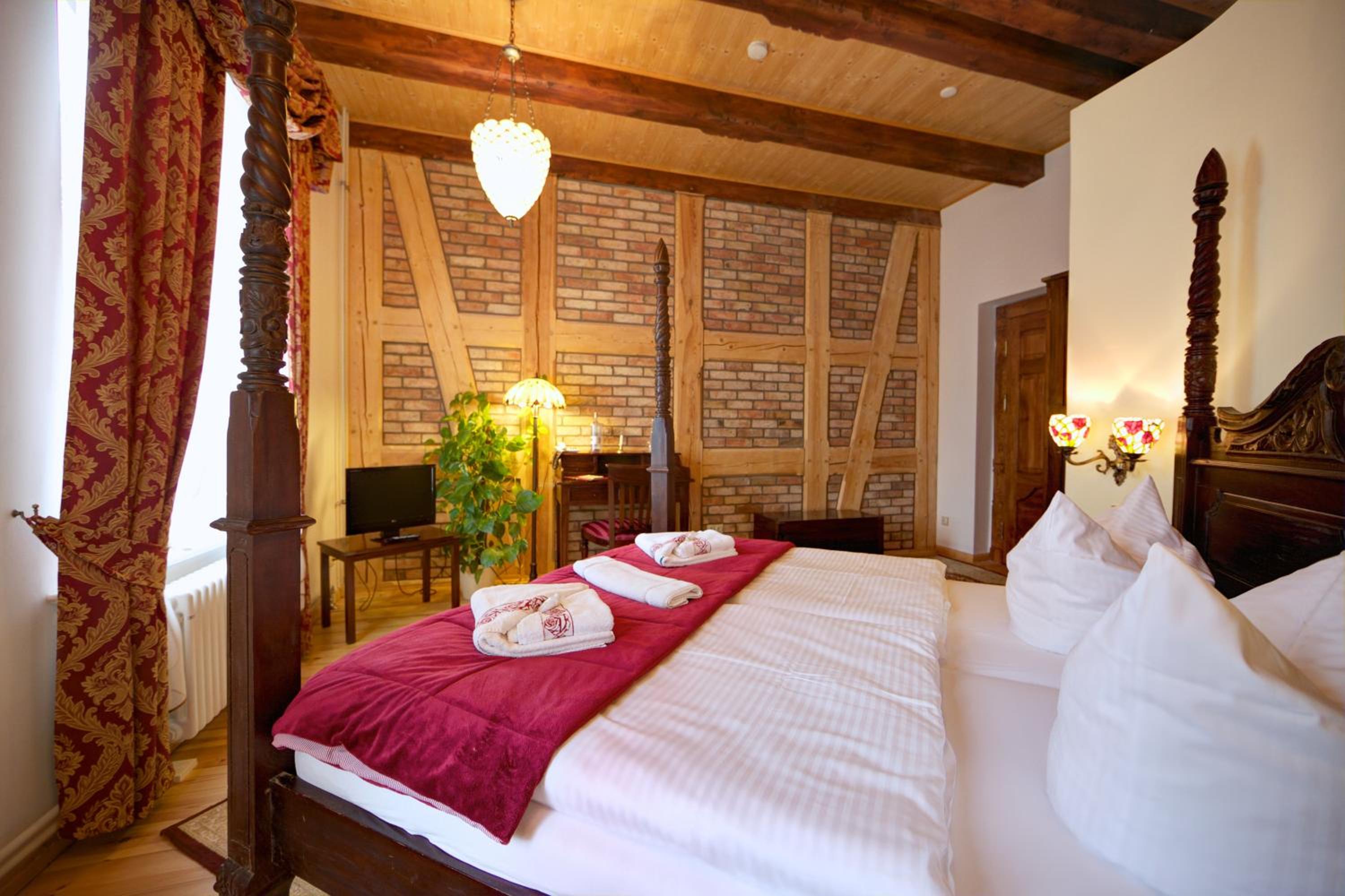 Junior Suite with Lake View - Photo 8