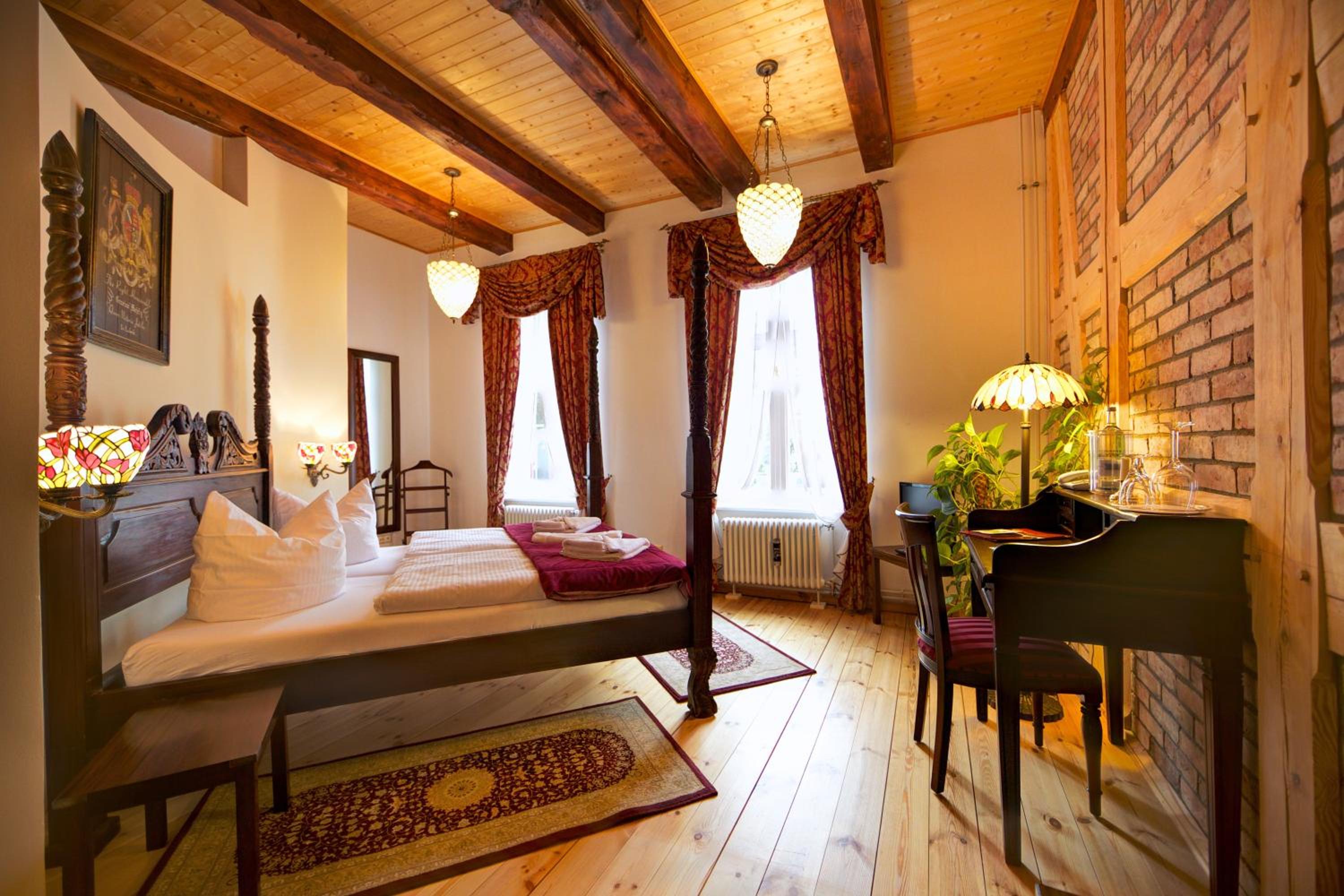 Junior Suite with Lake View - Photo 1