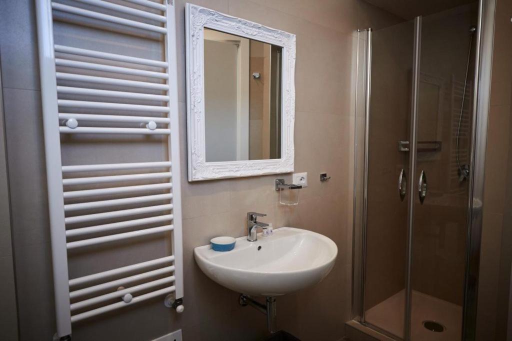 Single Room With Private Bathroom photo 2