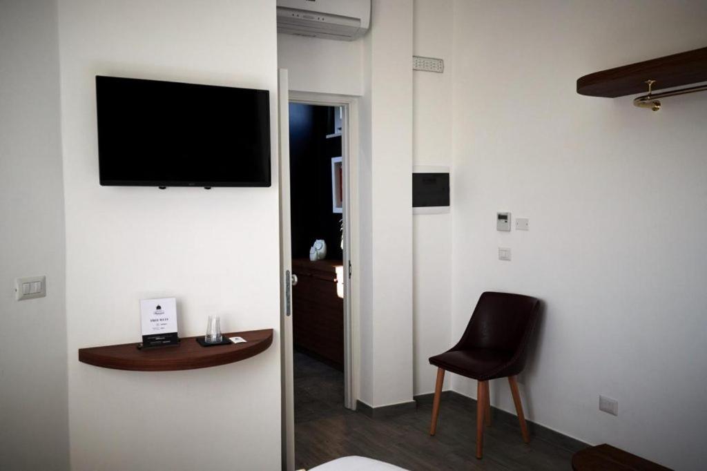 Single Room With Private Bathroom photo 3